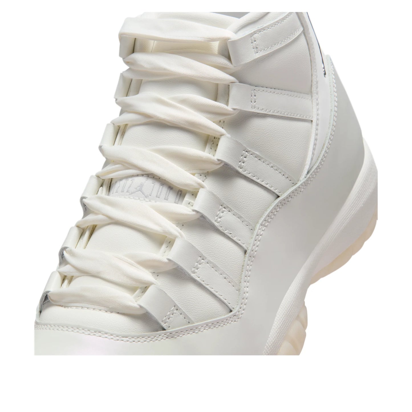 AR0715 110 Air Jordan 11 Retro Pearl (Women's)
