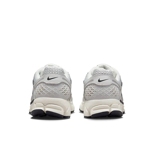 FD0884 025 Nike Zoom Vomero 5 Photon Dust Metallic Silver W