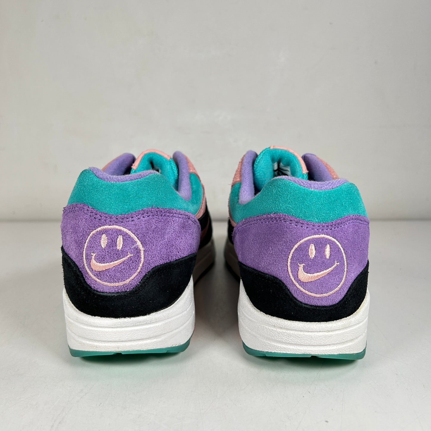 BQ8929 500 Nike Air Max 1 Have a Nike Day [USED] - 8.5 M (Used)