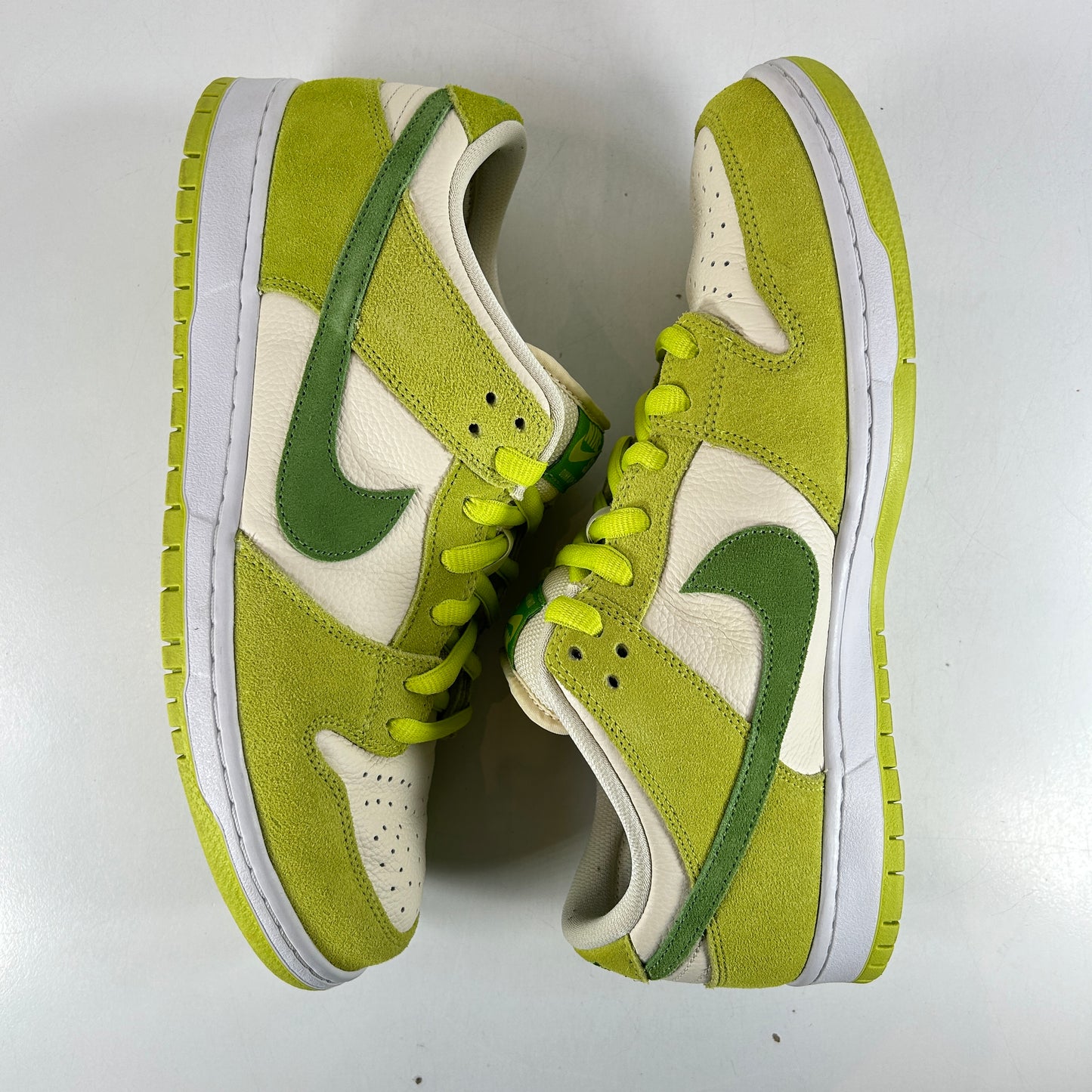 DM0807 300 Nike SB Dunk Low Green Apple [USED] - 11 M (Used)