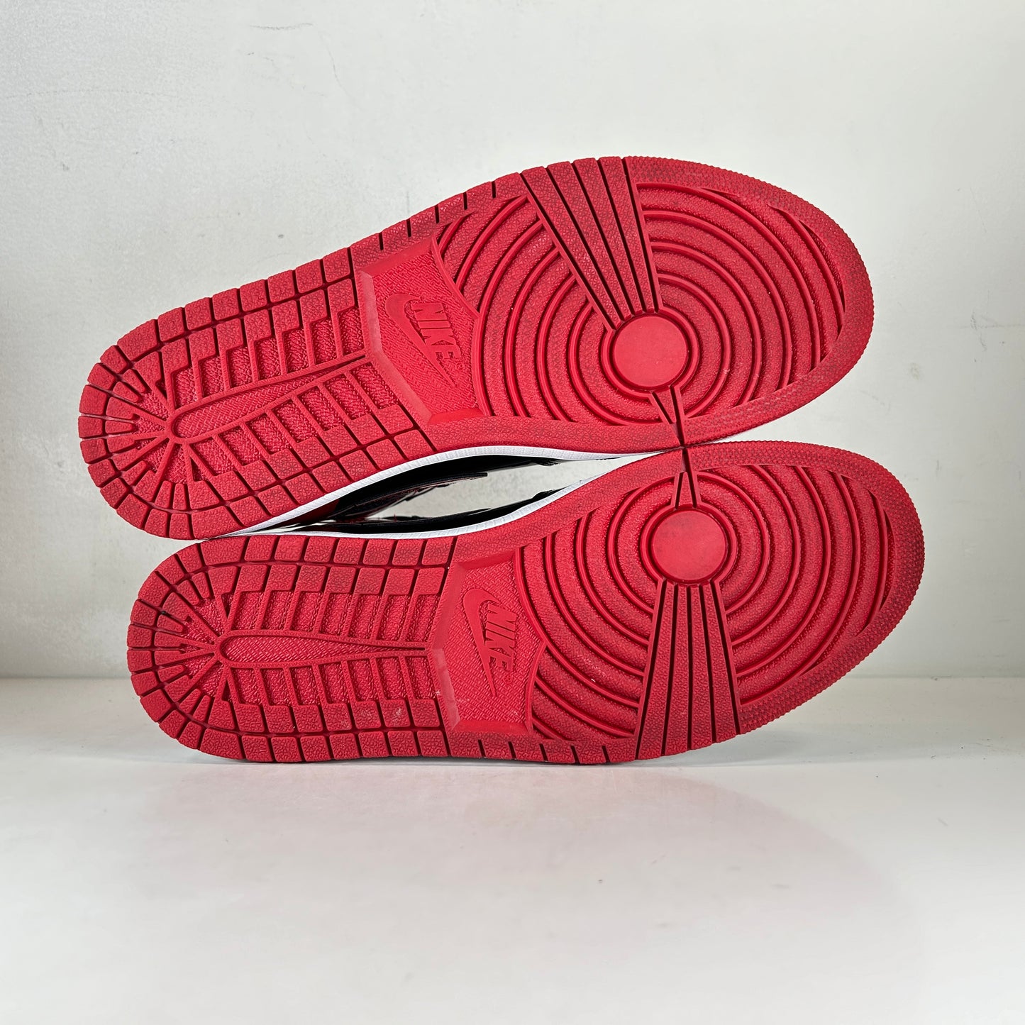555088 063 Jordan 1 Retro High OG Patent Bred [USED] - 11 M (Used3)