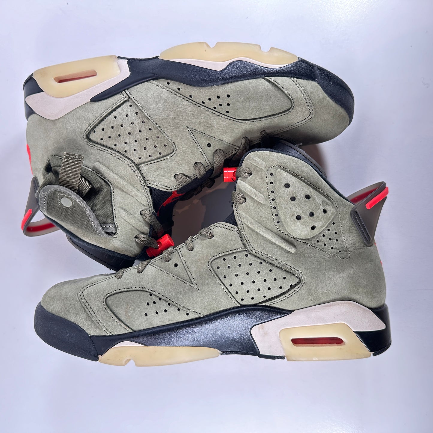 CN1084 200 Jordan 6 Retro Travis Scott [USED] - 9 M (Used)