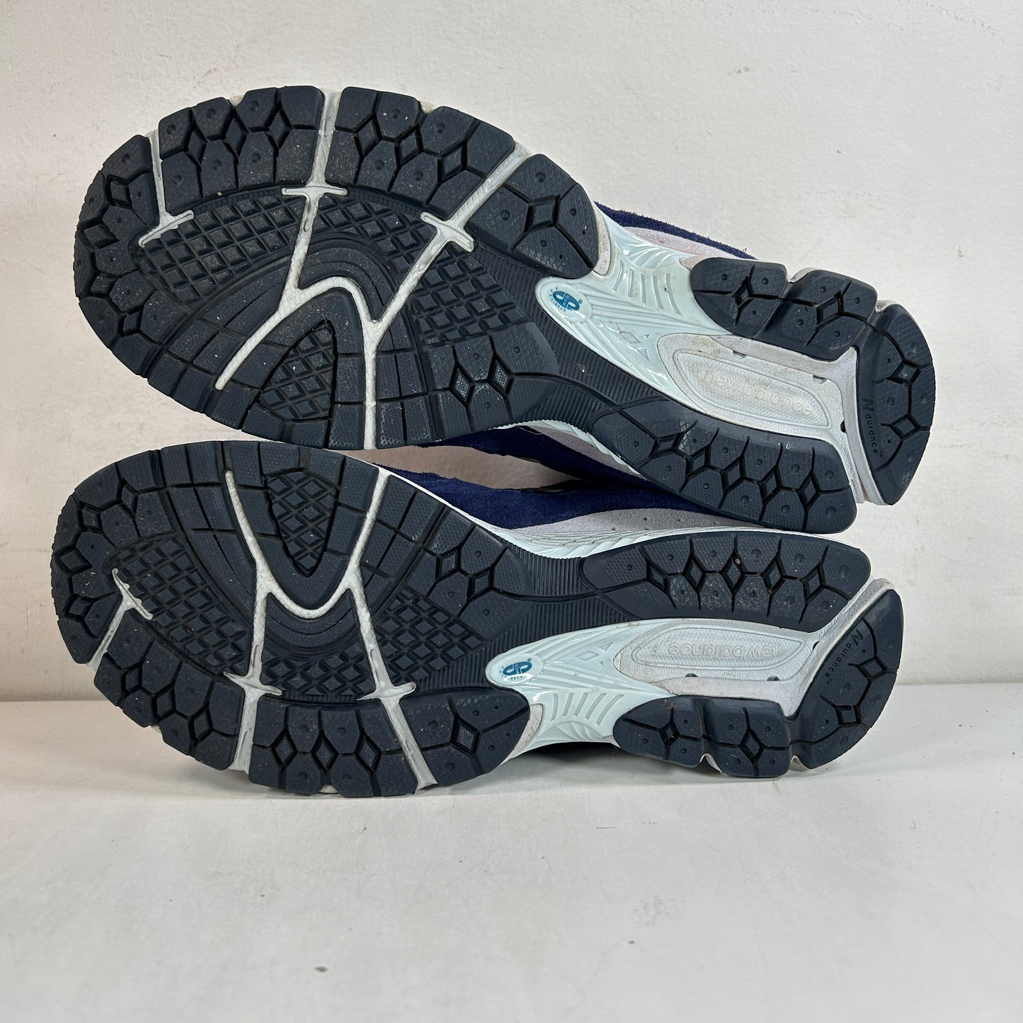 M2002RG New Balance 2002R Crema Claro Púrpura