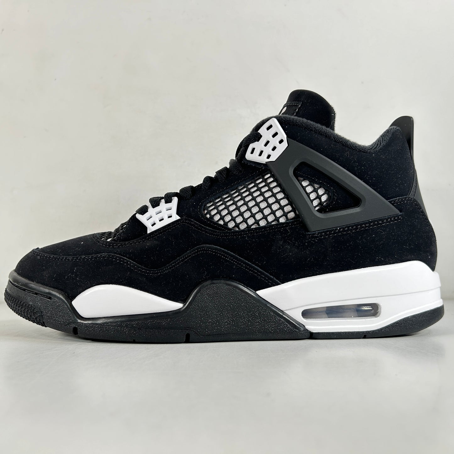 FQ8138 001  Jordan 4 Retro White Thunder [USED] - 10 M (Used2)