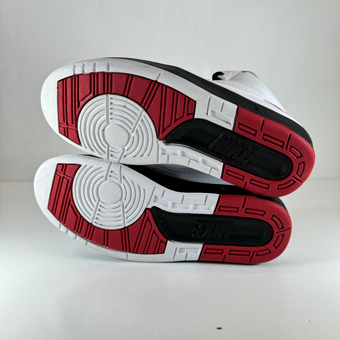 DX2454 106 Jordan 2 Retro OG Chicago (2022) [USED] - 7.5 M (Used)
