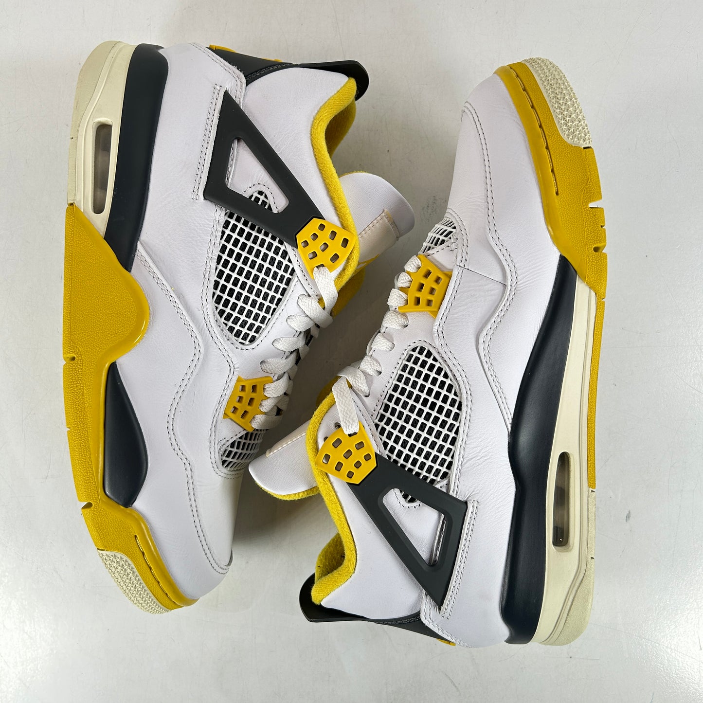 AQ9129 101 Jordan 4 Retro Vivid Sulfur (Women's) [USED] - 11 W (Used)