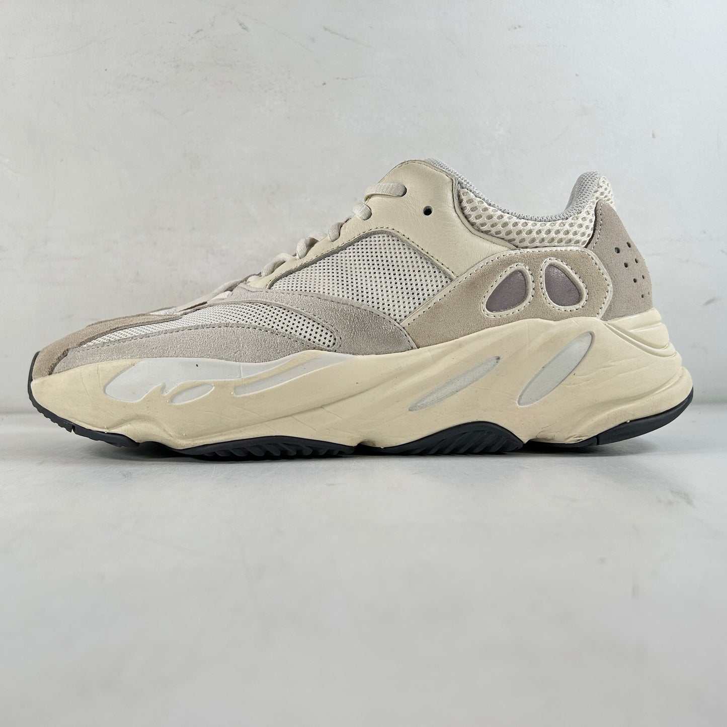 EG7596 adidas Yeezy Boost 700 Analog [USED] - 11.5 M (Used)