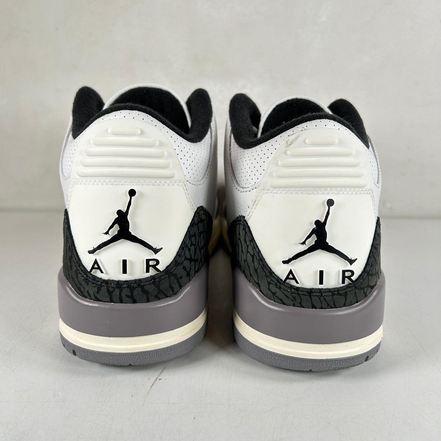 CT8532 106 Jordan 3 Retro Cement Grey [USED] - 9.5 M (Used)