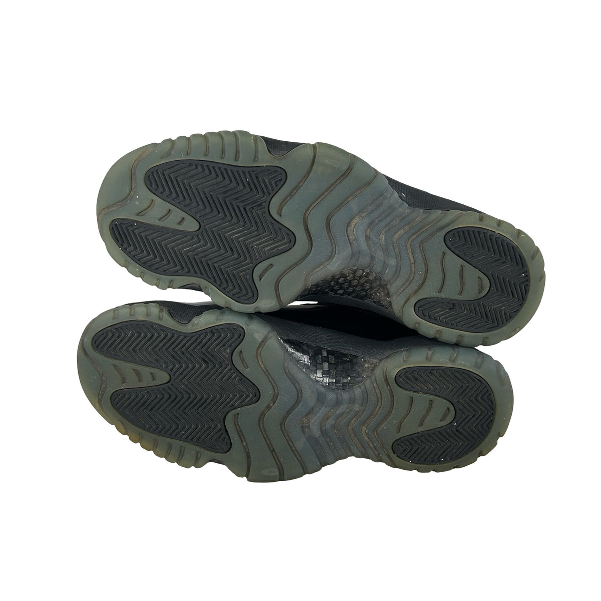 378037 005 Jordan 11 Retro Cap and Gown [USED] - 9.5 M (Used)