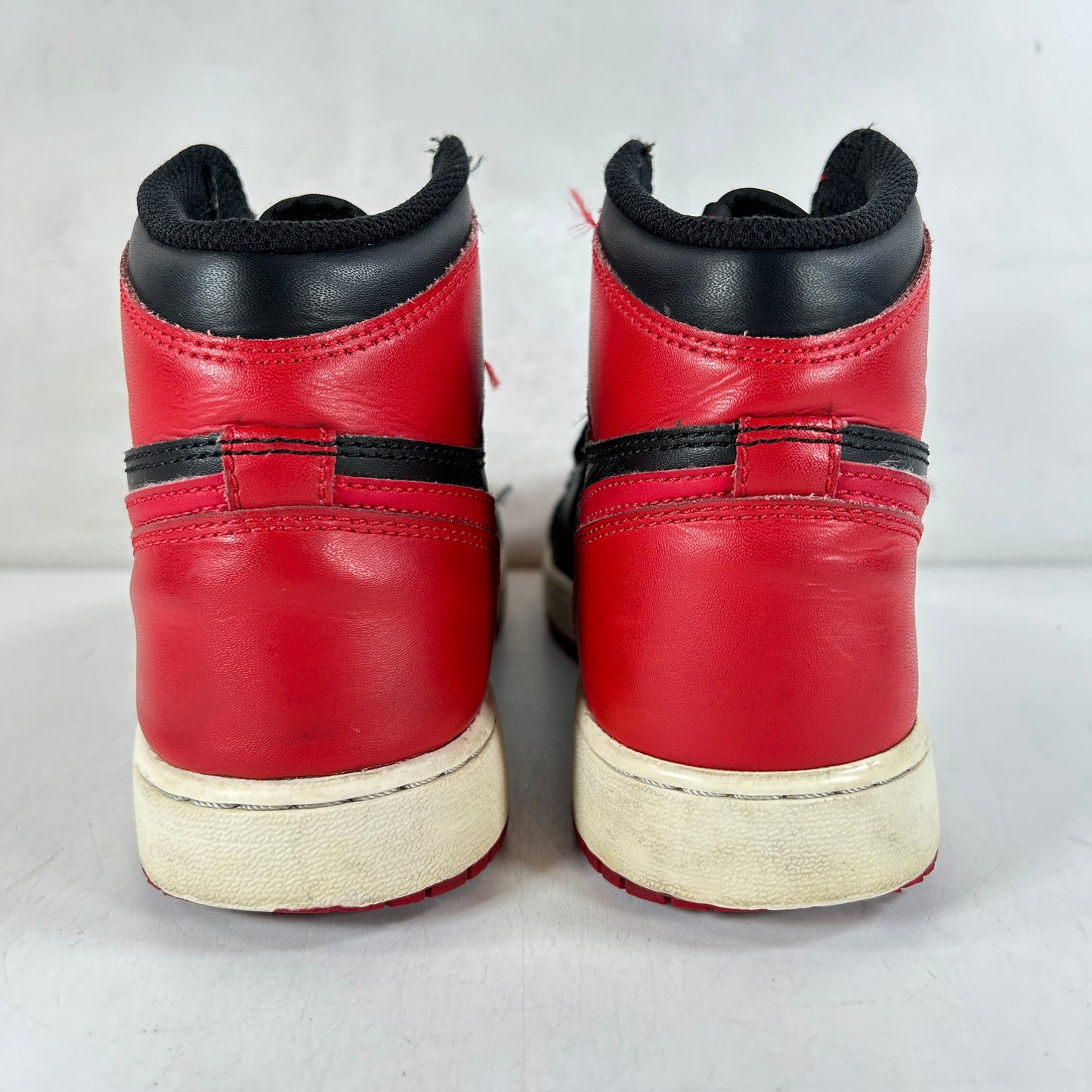 575441 001 Jordan 1 Retro Bred Banned (2016) (GS) [USED] - 7 Y (Used2)