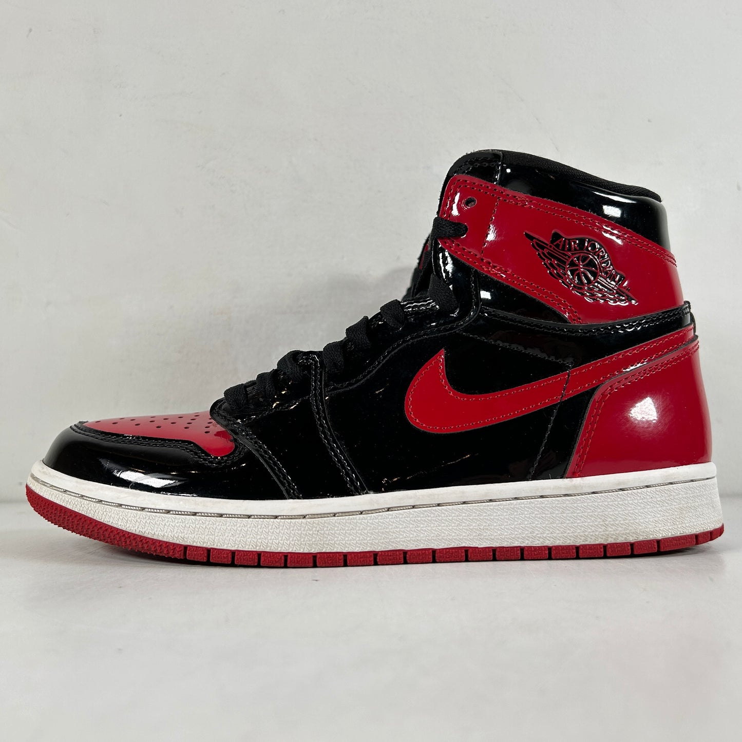 555088 063 Jordan 1 Retro High OG Patent Bred [USED] - 8.5 M (Used3)