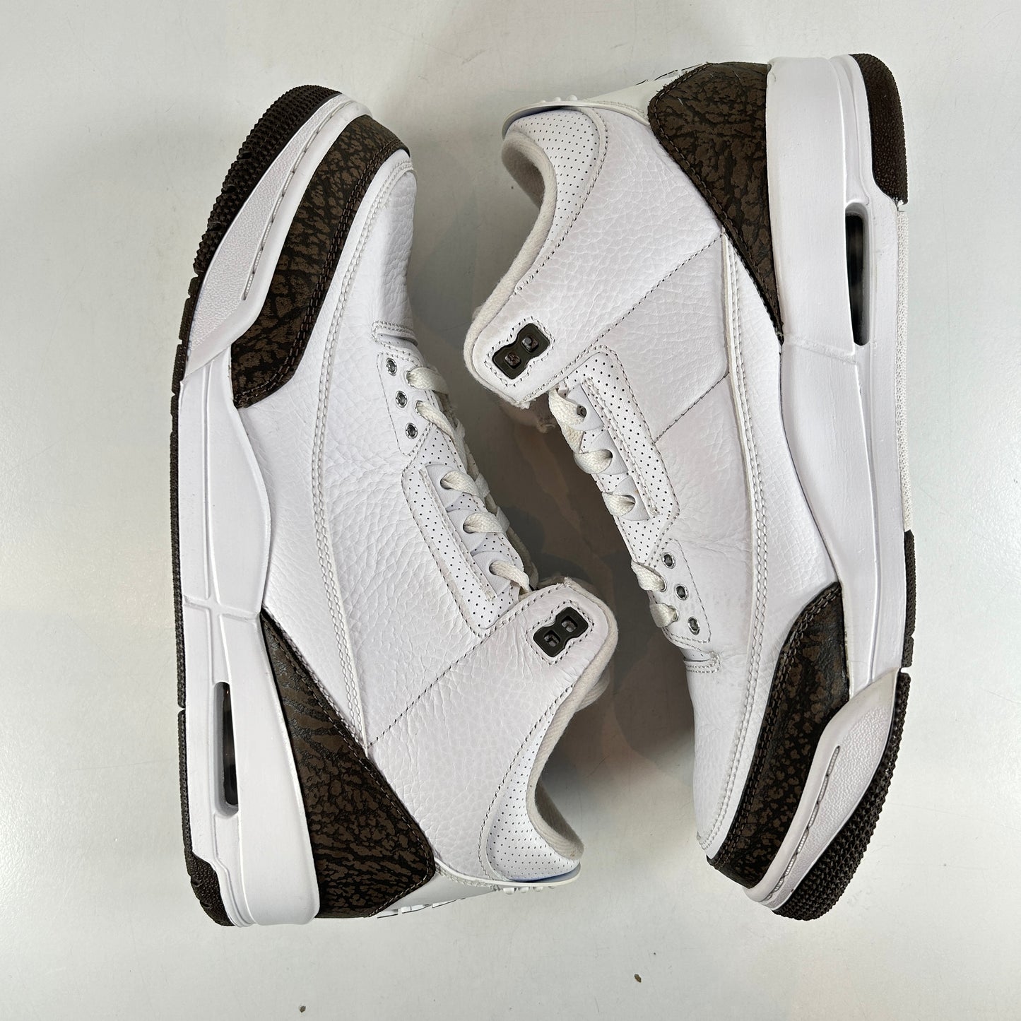 136064 122 Jordan 3 Retro Mocha (2018) [USED] - 10.5 M (Used)