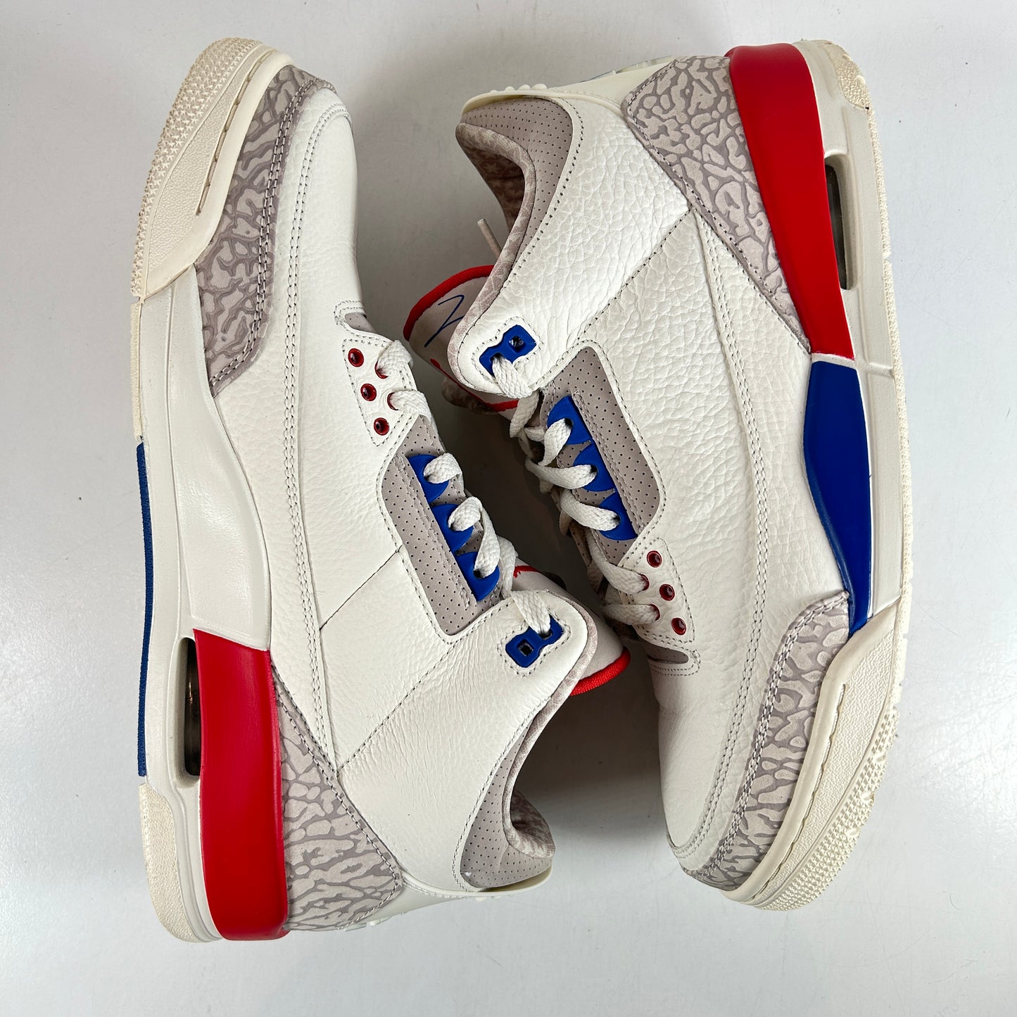 136064 140 Jordan 3 Retro International Flight [USED] - 10.5 M (Used)