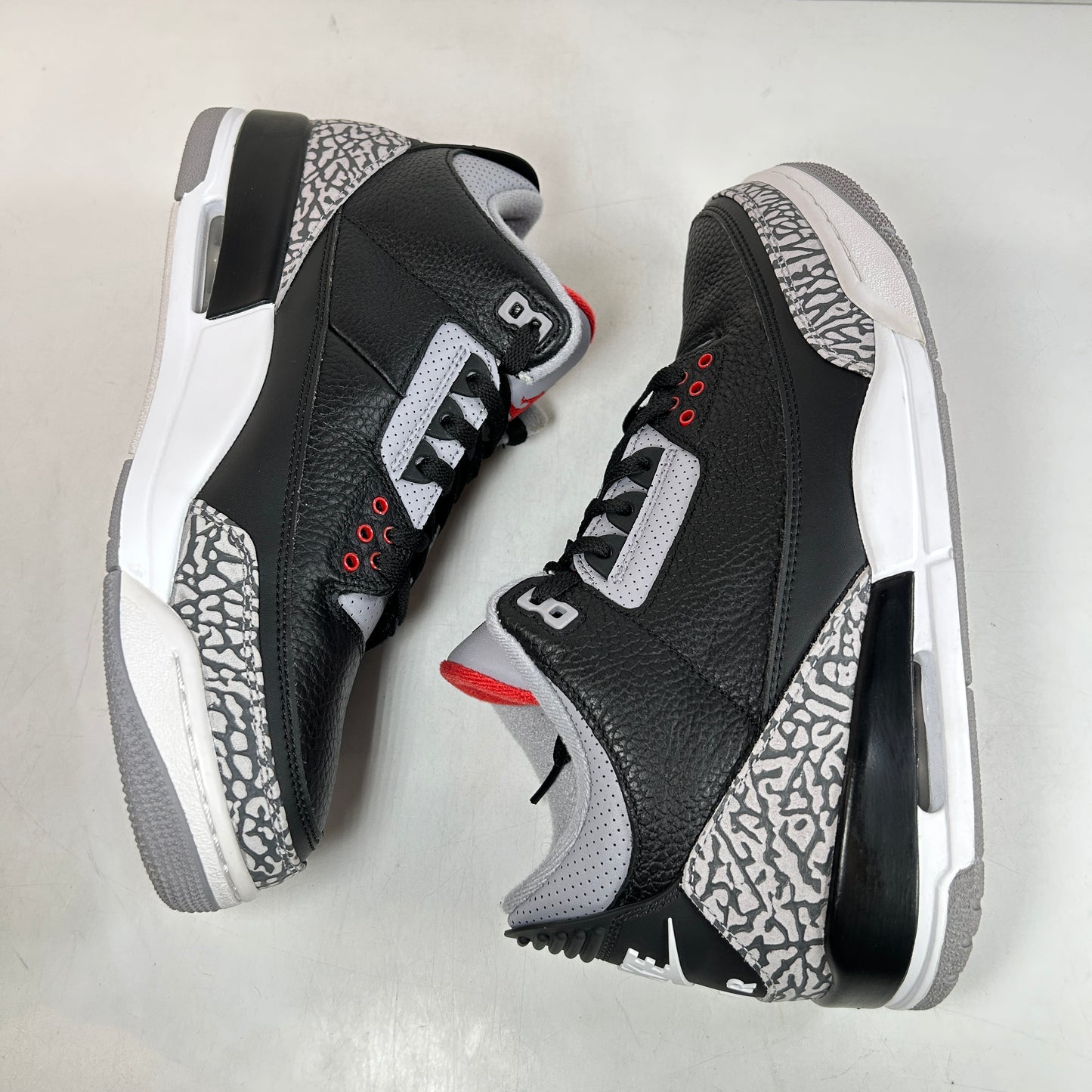 854262 001 Jordan 3 Retro Black Cement (2018) [USED] - 10.5 M (Used2)