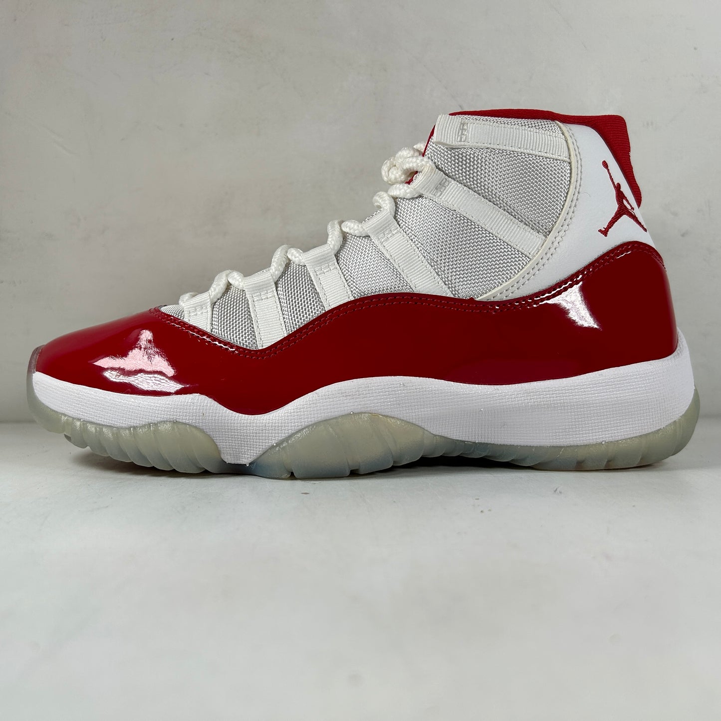 CT8012 116 Jordan 11 Retro Cherry (2022) [CONDITIONAL] - 8.5 M (No Box) (Yellowing Soles)