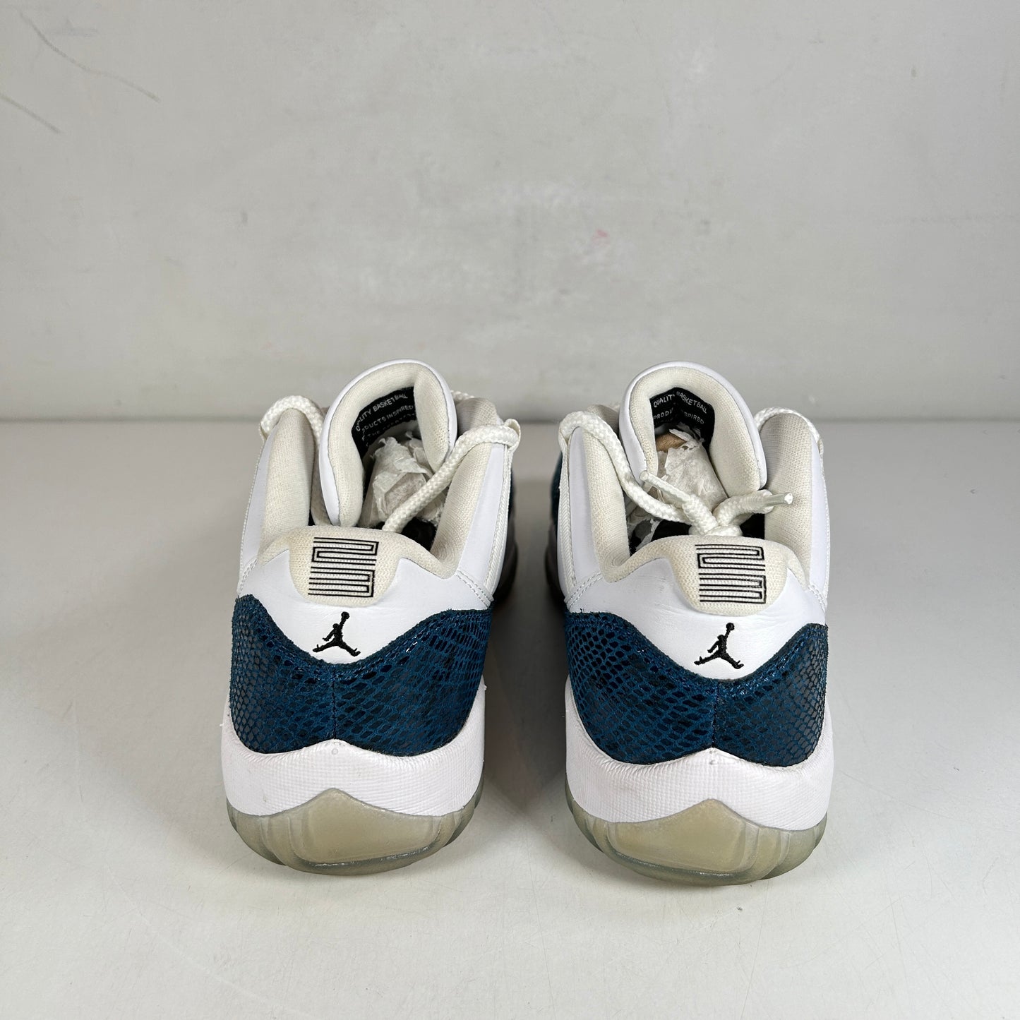 CD6846 102 Jordan 11 Retro Low Snake Navy (2019) [USED] - 8.5 M (Used)