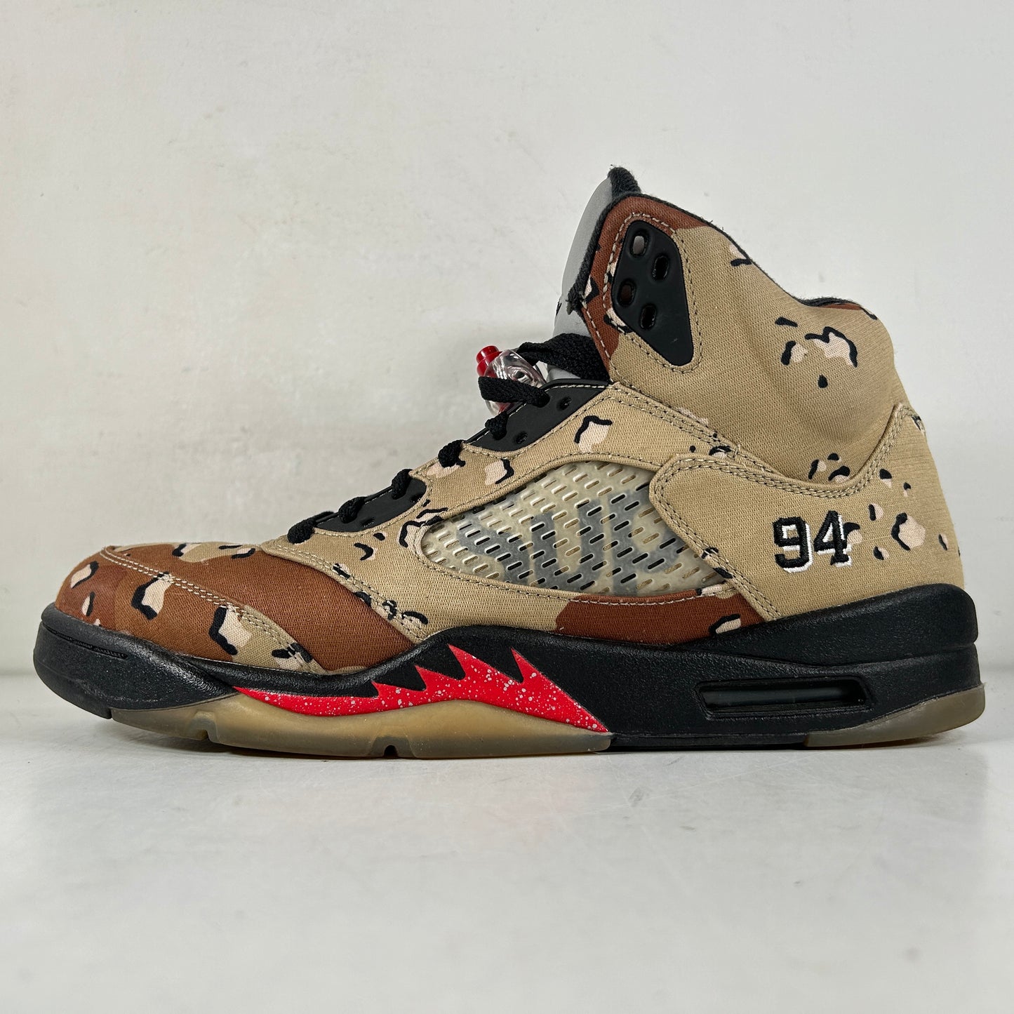 824371 201 Jordan 5 Retro Supreme Desert Camo [USED] - 10.5 M (Used)