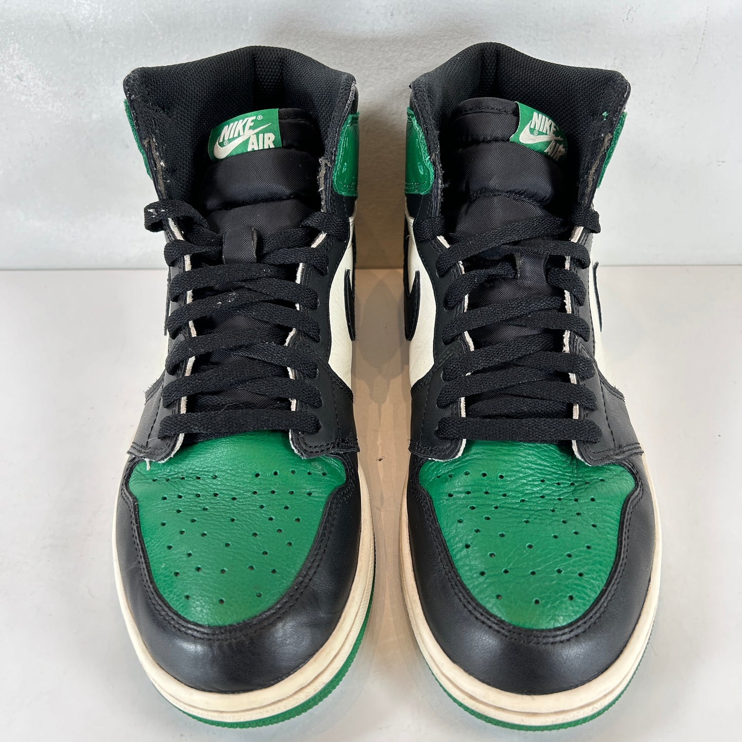 555088 302 Jordan 1 Retro High Pine Green [USED] - 10.5 M (Used)