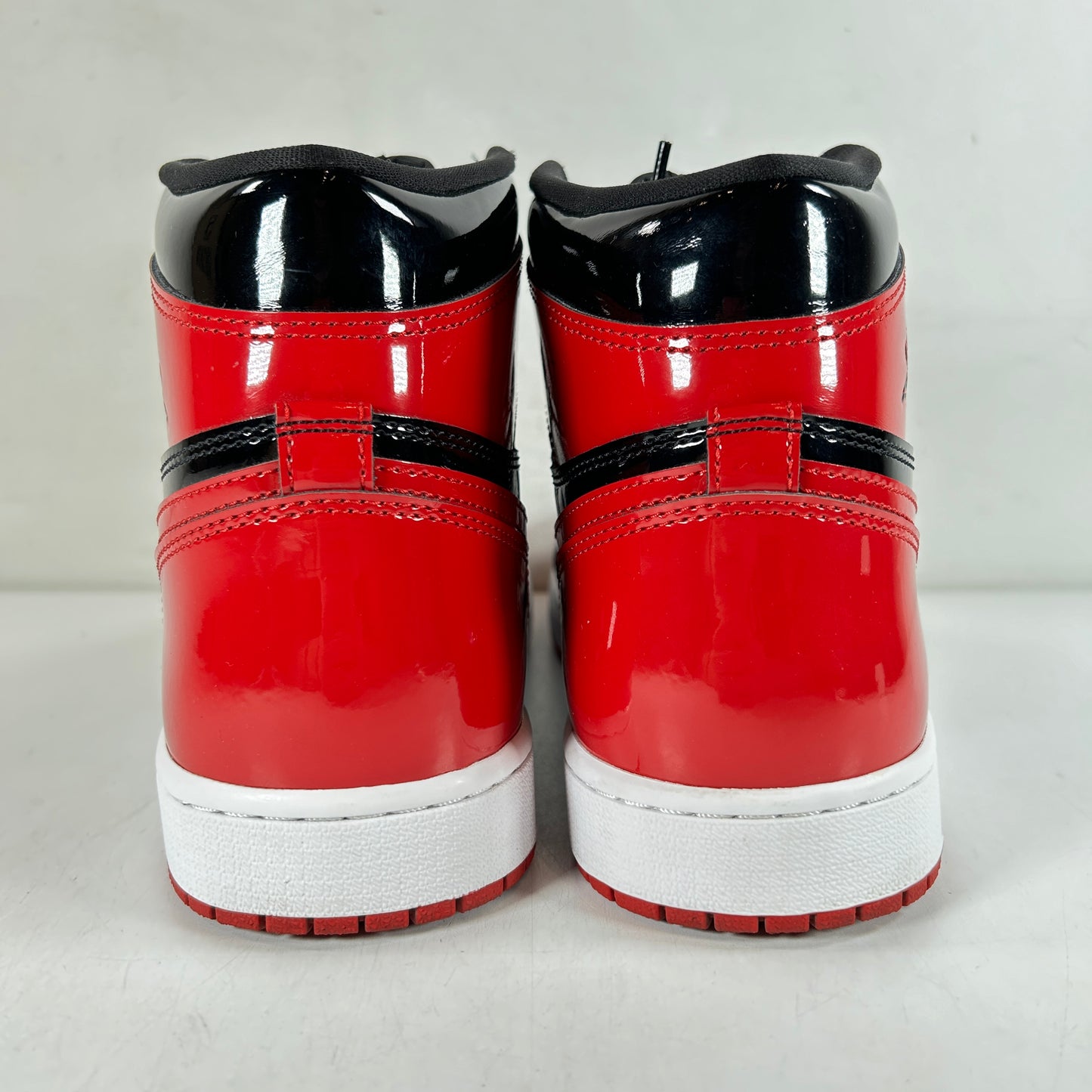 555088 063 Jordan 1 Retro High OG Patent Bred [USED] - 12 M (Used)