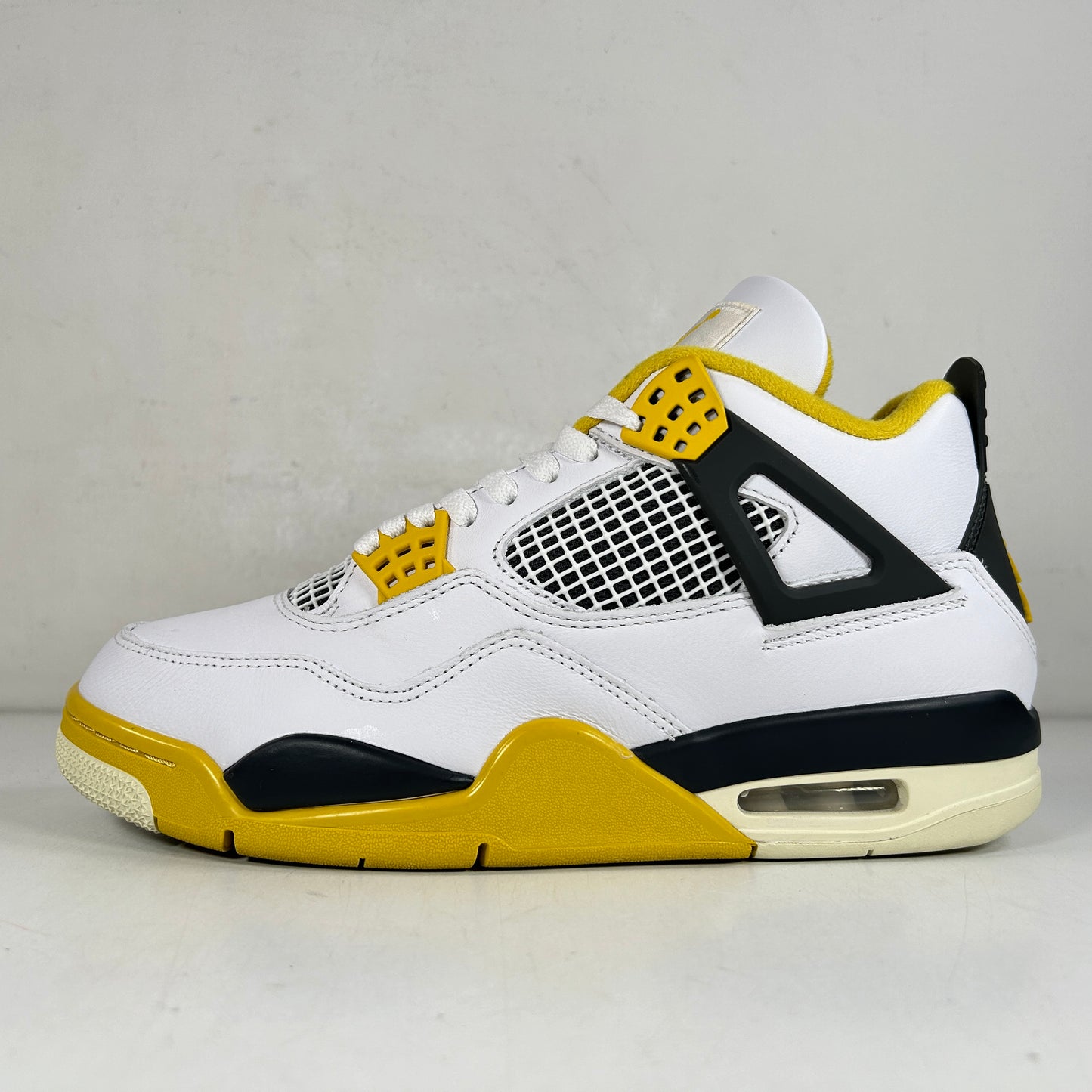 AQ9129 101 Jordan 4 Retro Vivid Sulfur (Women's) [USED] - 10 W (VNDS)