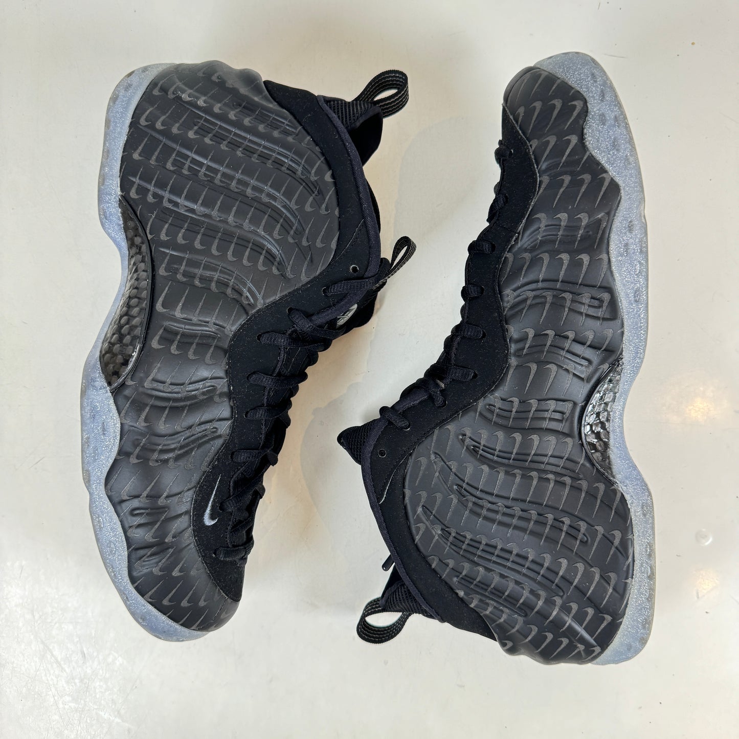 CV0369 001 Nike Air Foamposite One All-Over Swoosh Black 11.5 [USED]