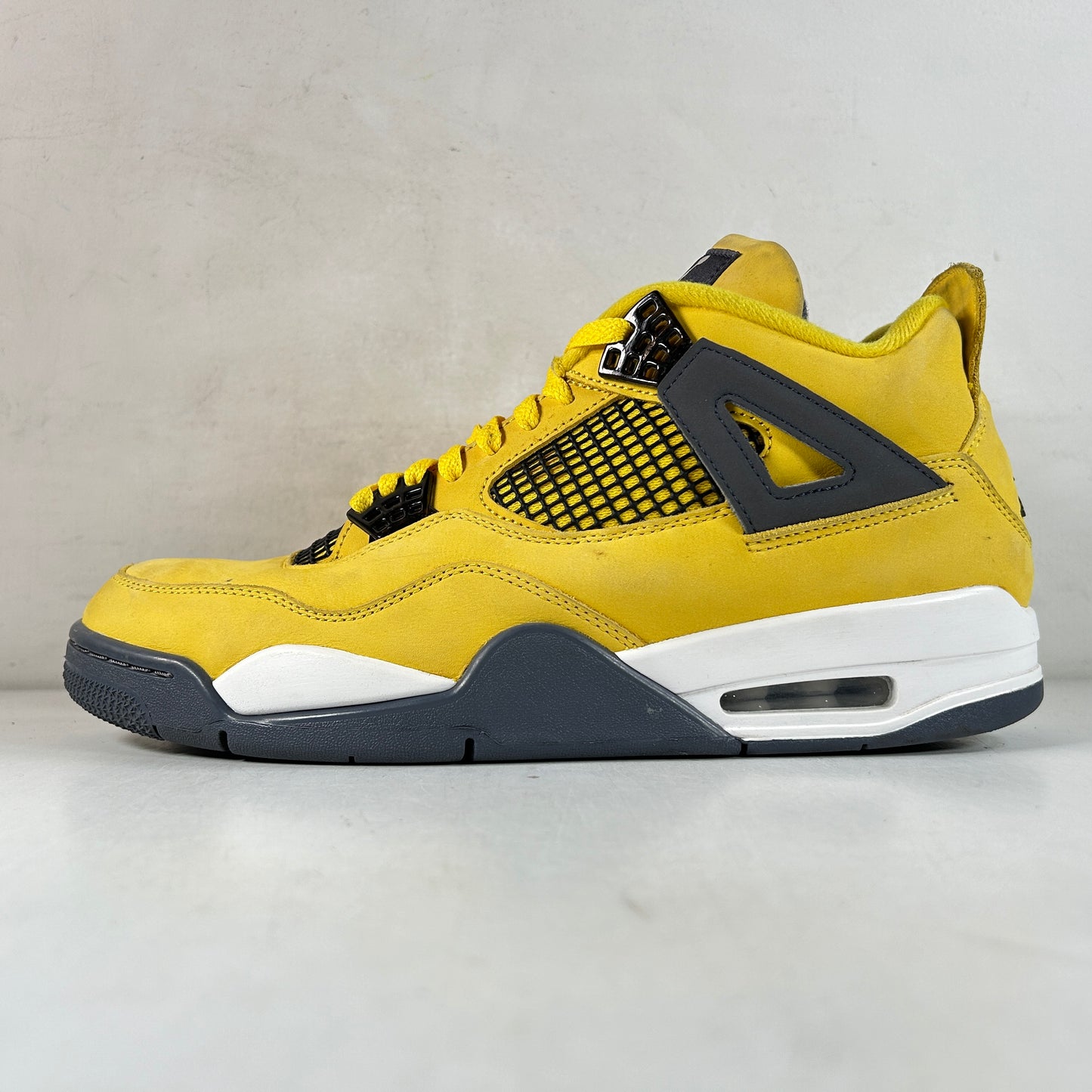 CT8527 700 Jordan 4 Retro Lightning [USED] - 11 M (Used4)