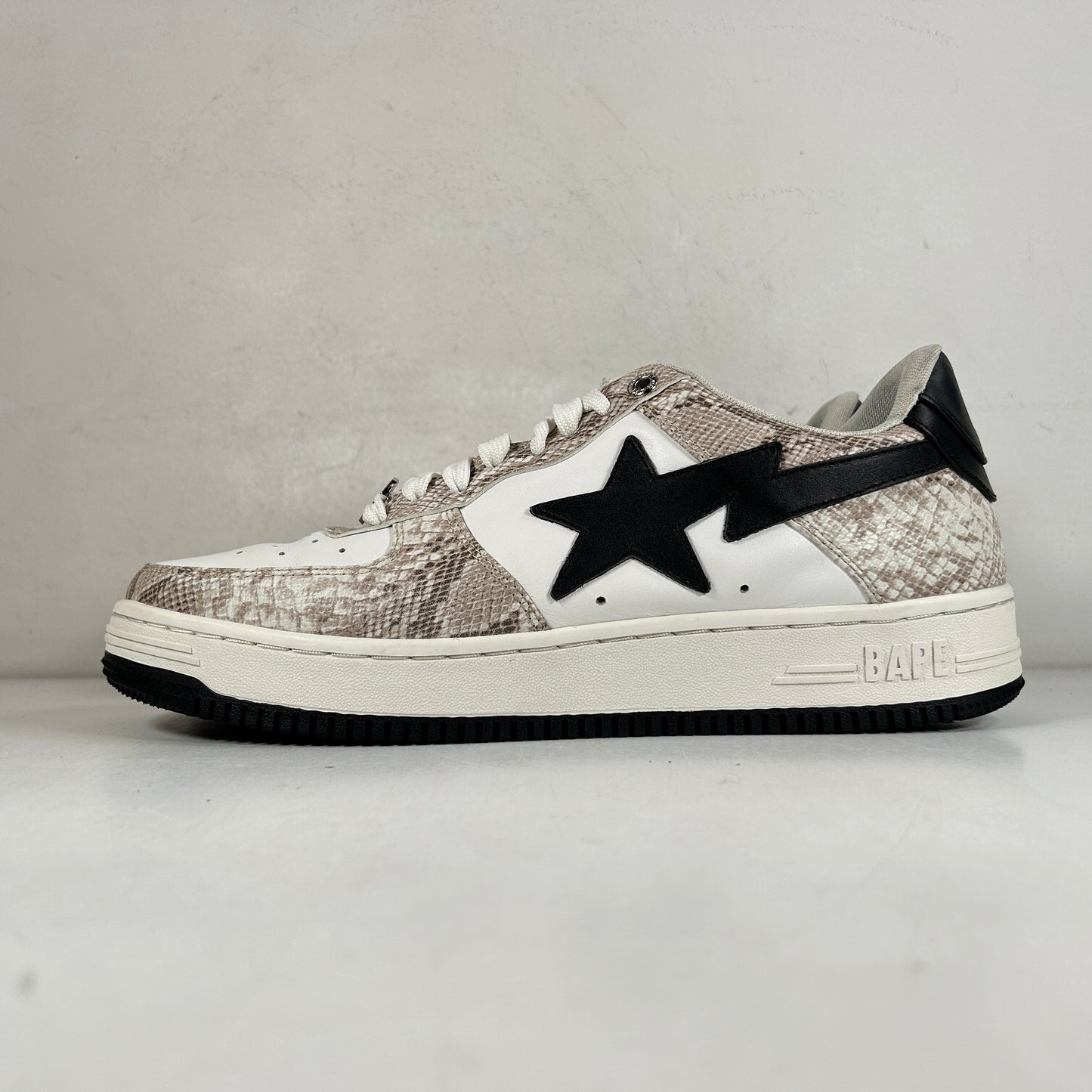 001FWI801009M_BEI A Bathing Ape Bape Sta Snake Skin Beige [USED] - 10 M (Used)