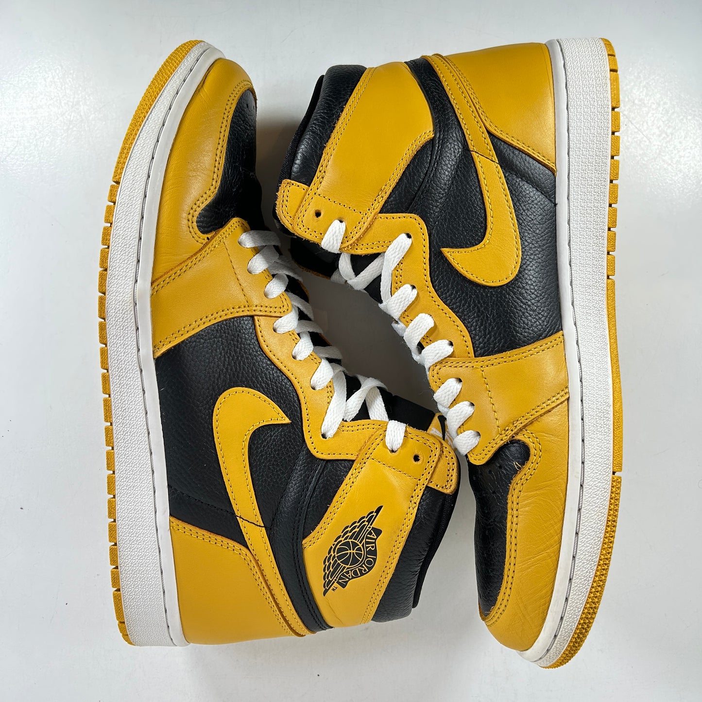 555088 701 Jordan 1 Pollen [USED] - 12.5 M (Used) (No Box)