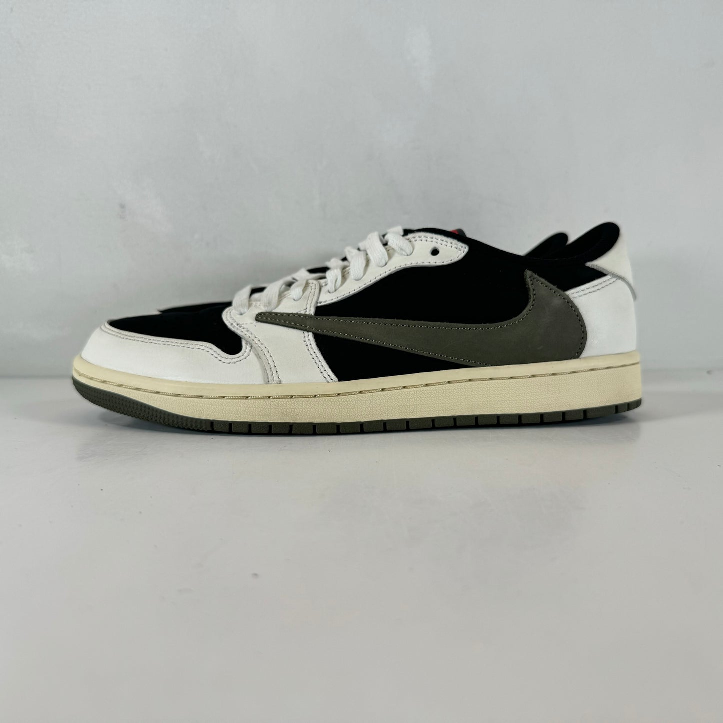 DZ4137 106 Jordan 1 Retro Low OG SP Travis Scott Olive (W) [USED] - 10 W (Used) (No Box)