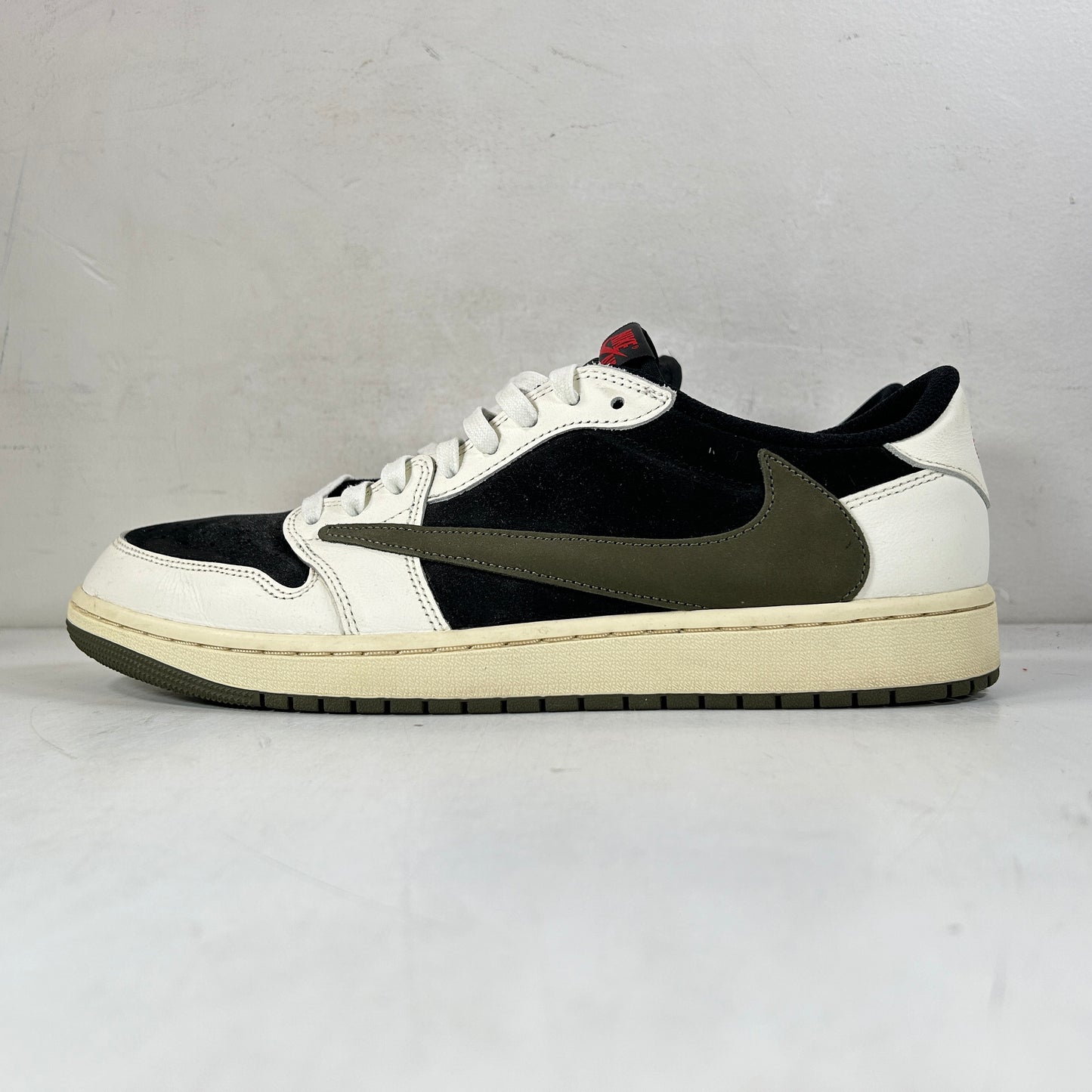 DZ4137 106 Jordan 1 Retro Low OG SP Travis Scott Olive (W) [USED] - 13.5 W (Used)