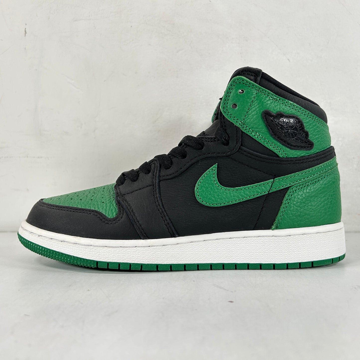 575441 030 Jordan 1 Retro High Pine Green Black (GS) [USED] - 6.5 Y (Used)