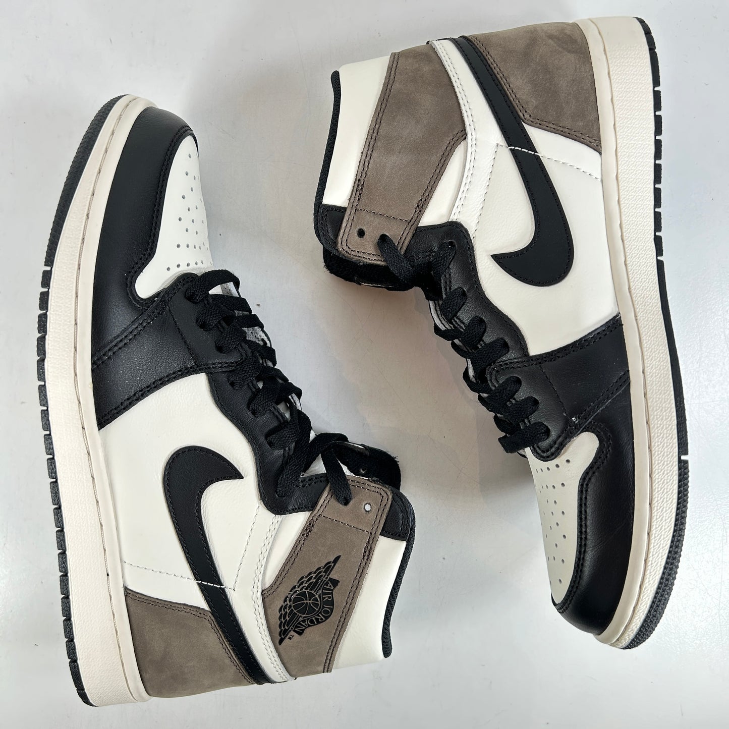 555088 105 Jordan 1 Mocha [USED] - 10 M (VNDS)