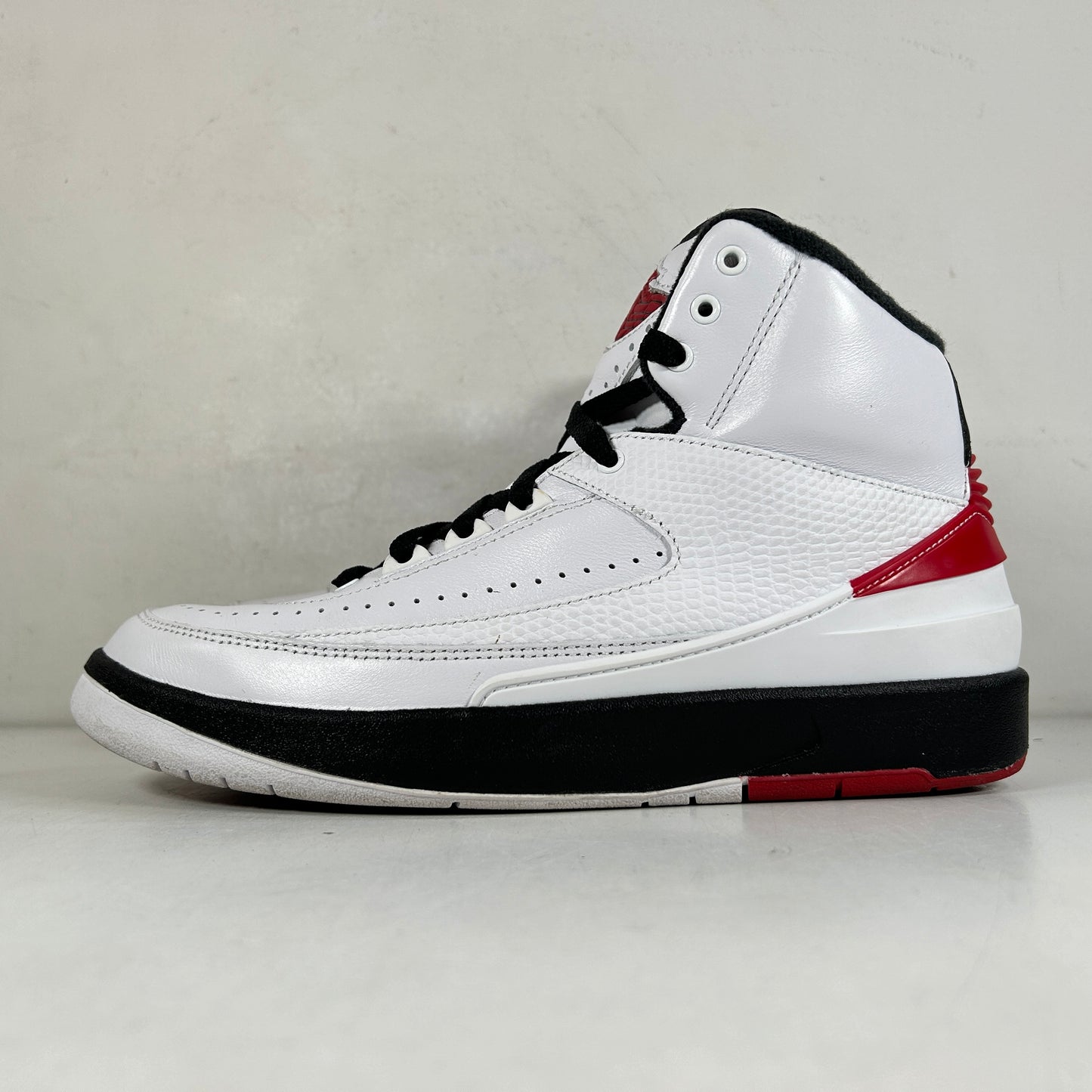 DX2591 106 Jordan 2 Retro OG Chicago (2022) (GS) [USED] - 7 Y (Used)