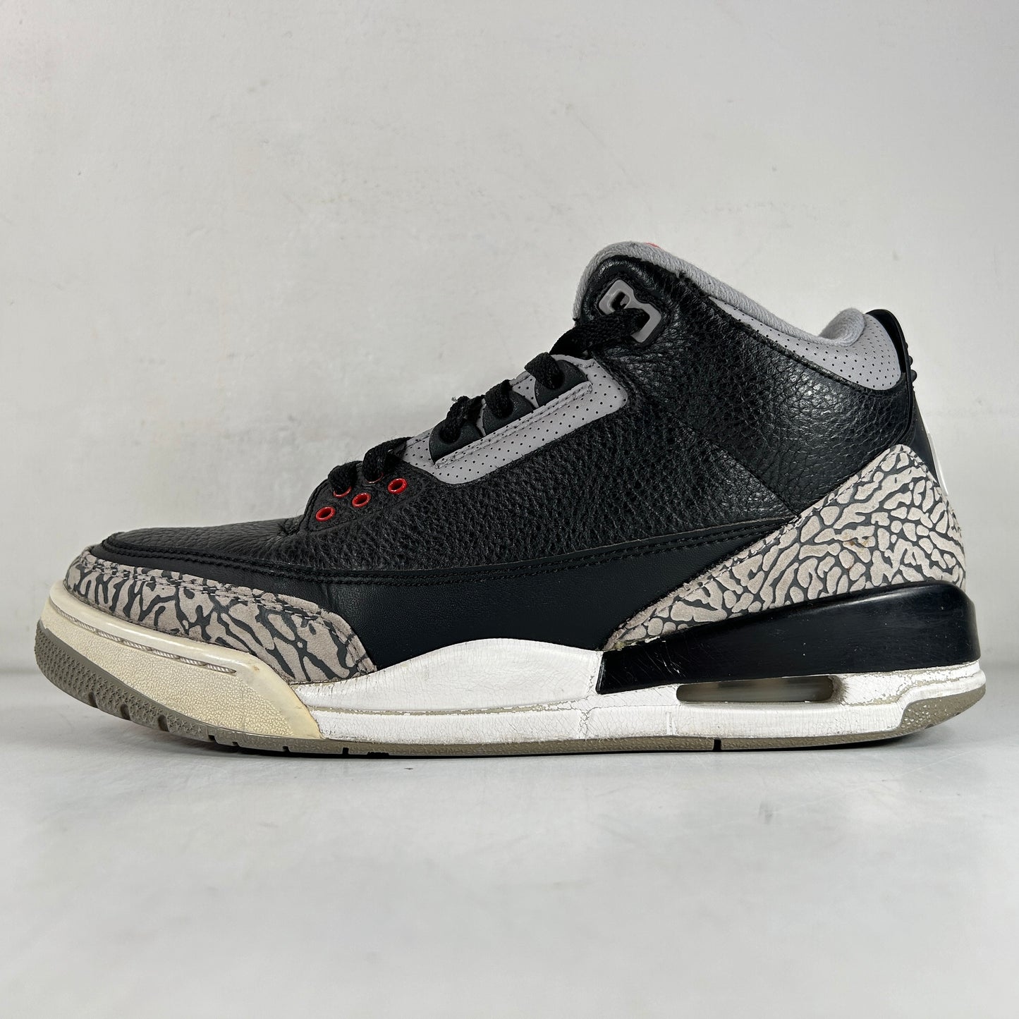 854262 001 Jordan 3 Black Cement 2018 [USED] - 9.5 M (Used3)