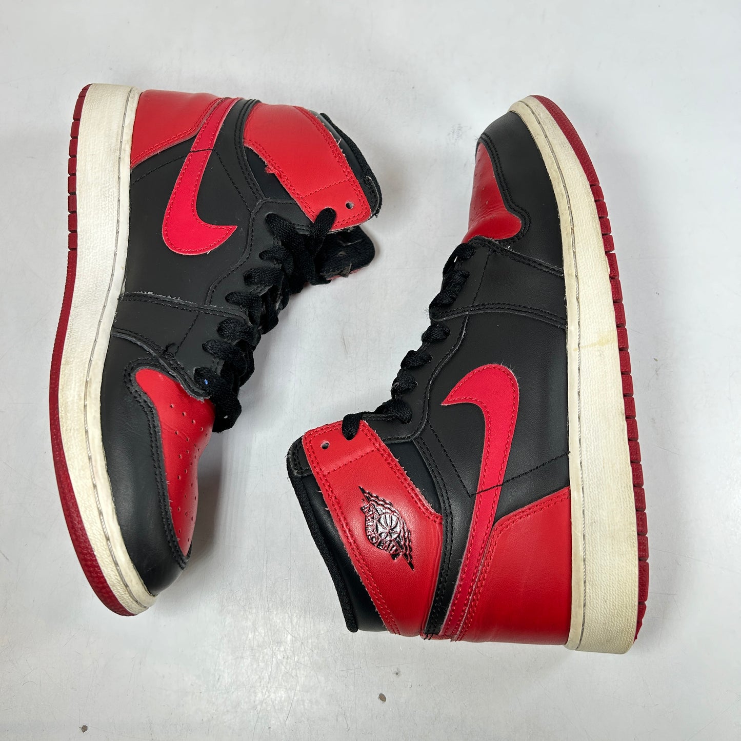 575441 001 Jordan 1 Retro Bred Banned (2016) (GS) [USED] - 7 Y (Used2)