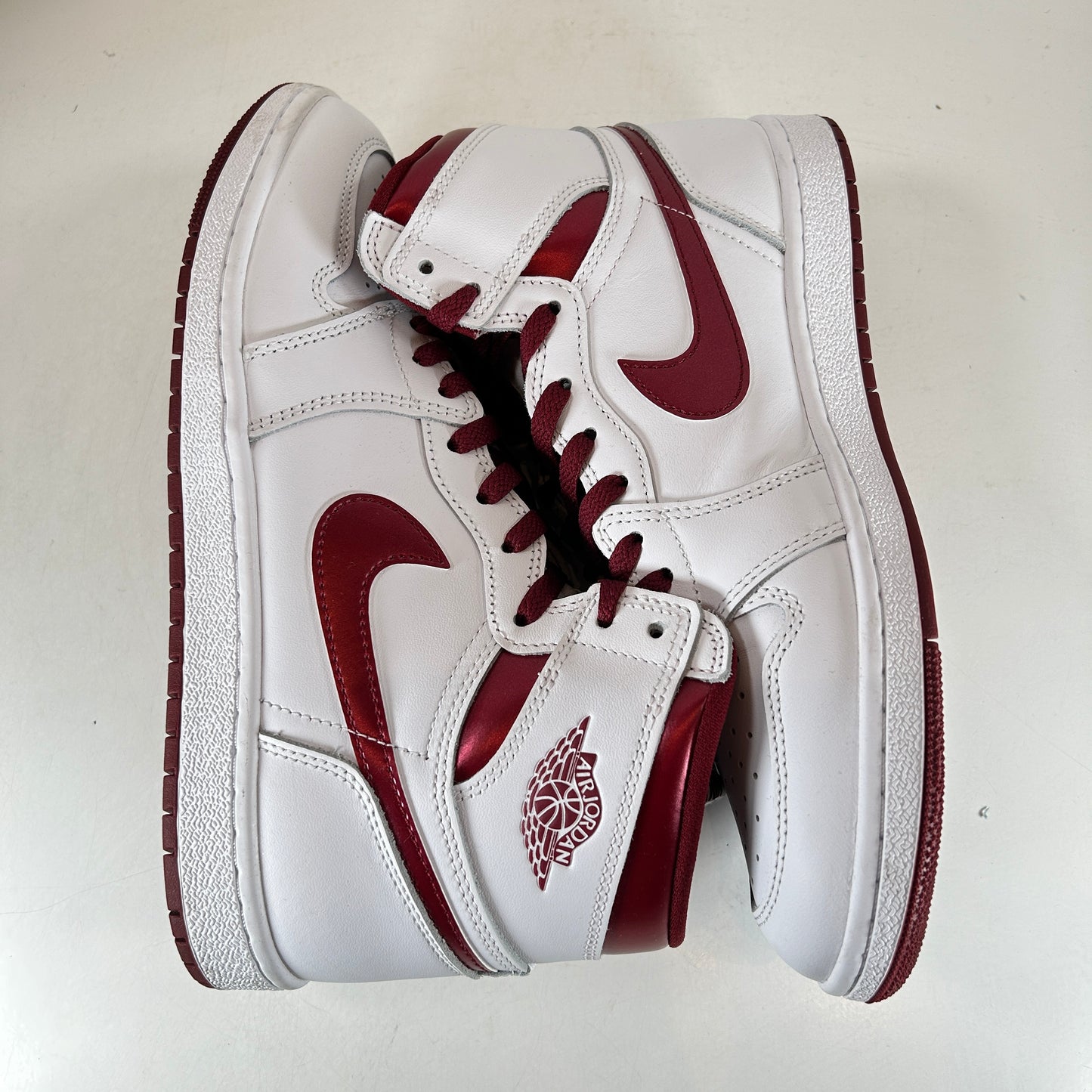 BQ4422 161 Jordan 1 Retro High 85 OG Metallic Burgundy [USED] - 10.5 M (Used)