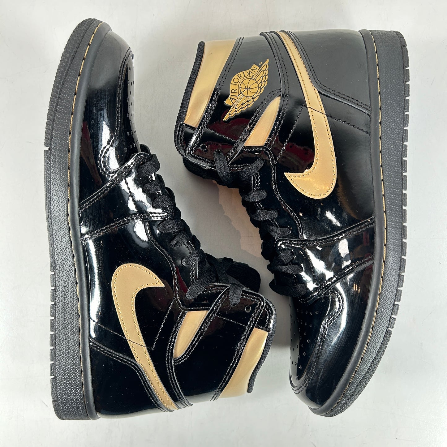 555088 032 Jordan 1 Black/Gold [USED] - 10 M (Used2)