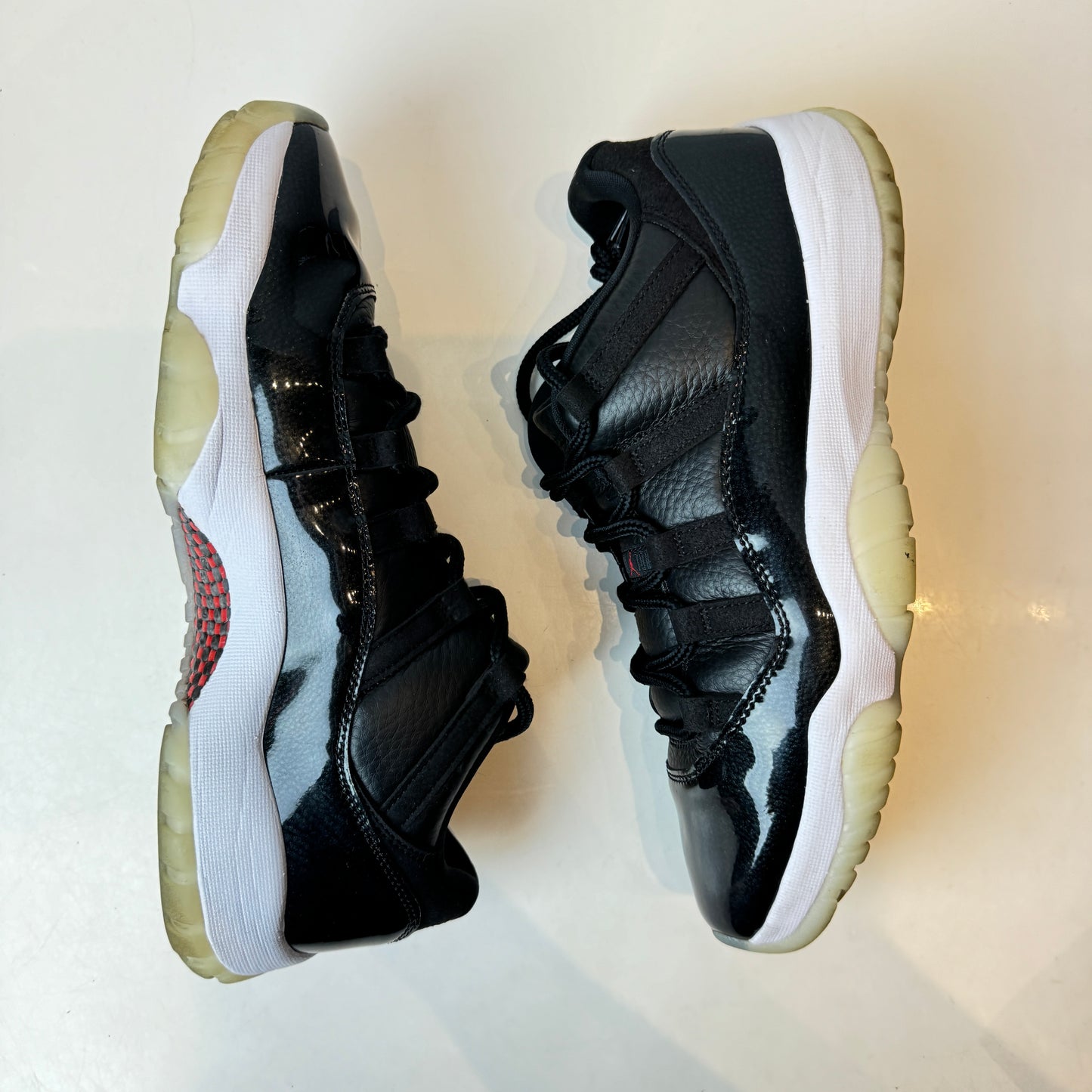 AV2187 001 Jordan 11 Retro Low 72-10 [USED] - 10.5 M (Used2)