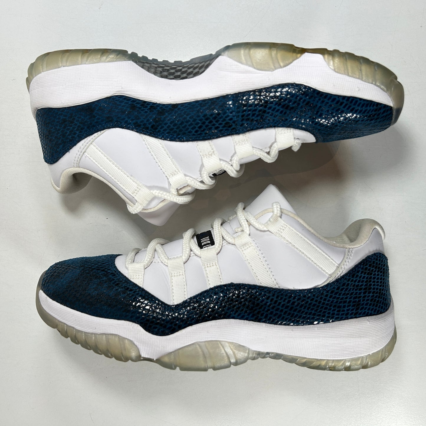 CD6846 102 Jordan 11 Retro Low Snake Navy (2019) [USED] - 8.5 M (Used)