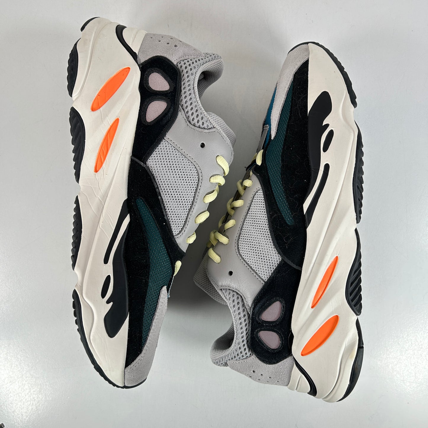 B75571 Yeezy 700 Wave Runner [USED] - 11 M (Used)