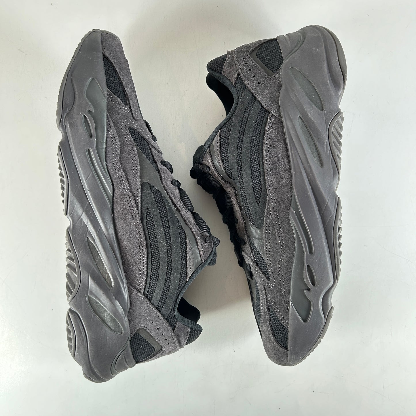 FU6684 Adidas Yeezy Boost 700 V2 Vanta [USED] - 11.5 M (Used)