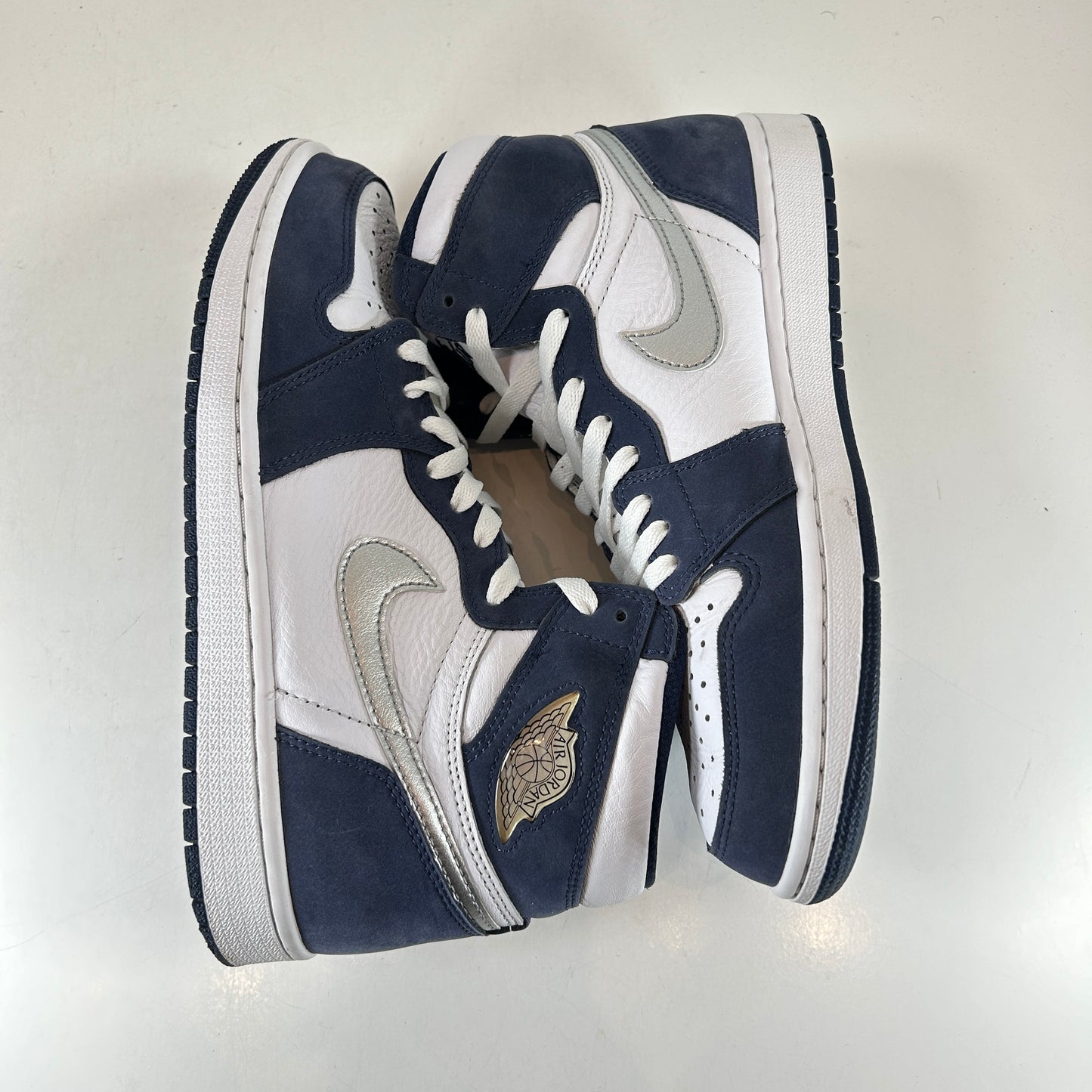 DC1788 100 Jordan 1 Co.JP Azul marino medianoche 2020