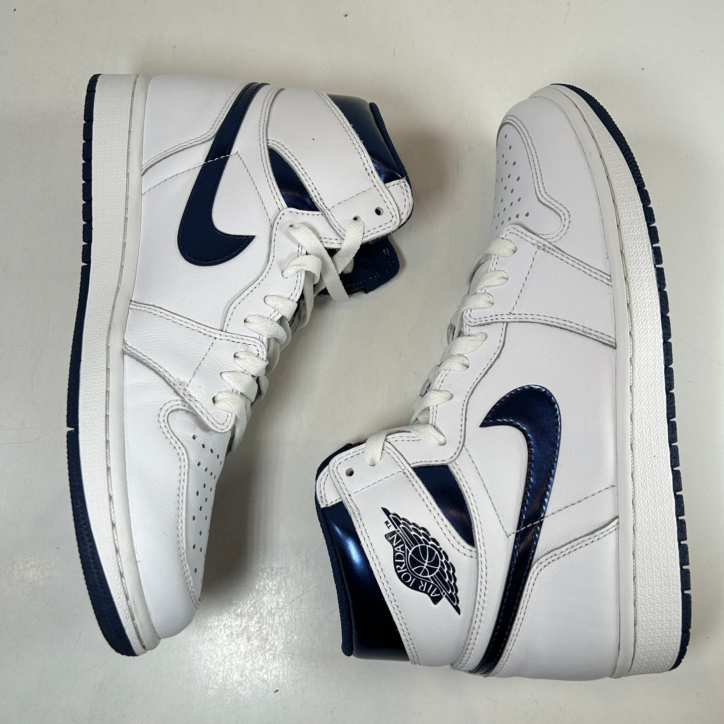 555088 106 Air Jordan 1 Retro High OG Metallic Navy 2016 [USED] - 9.5 (Used)