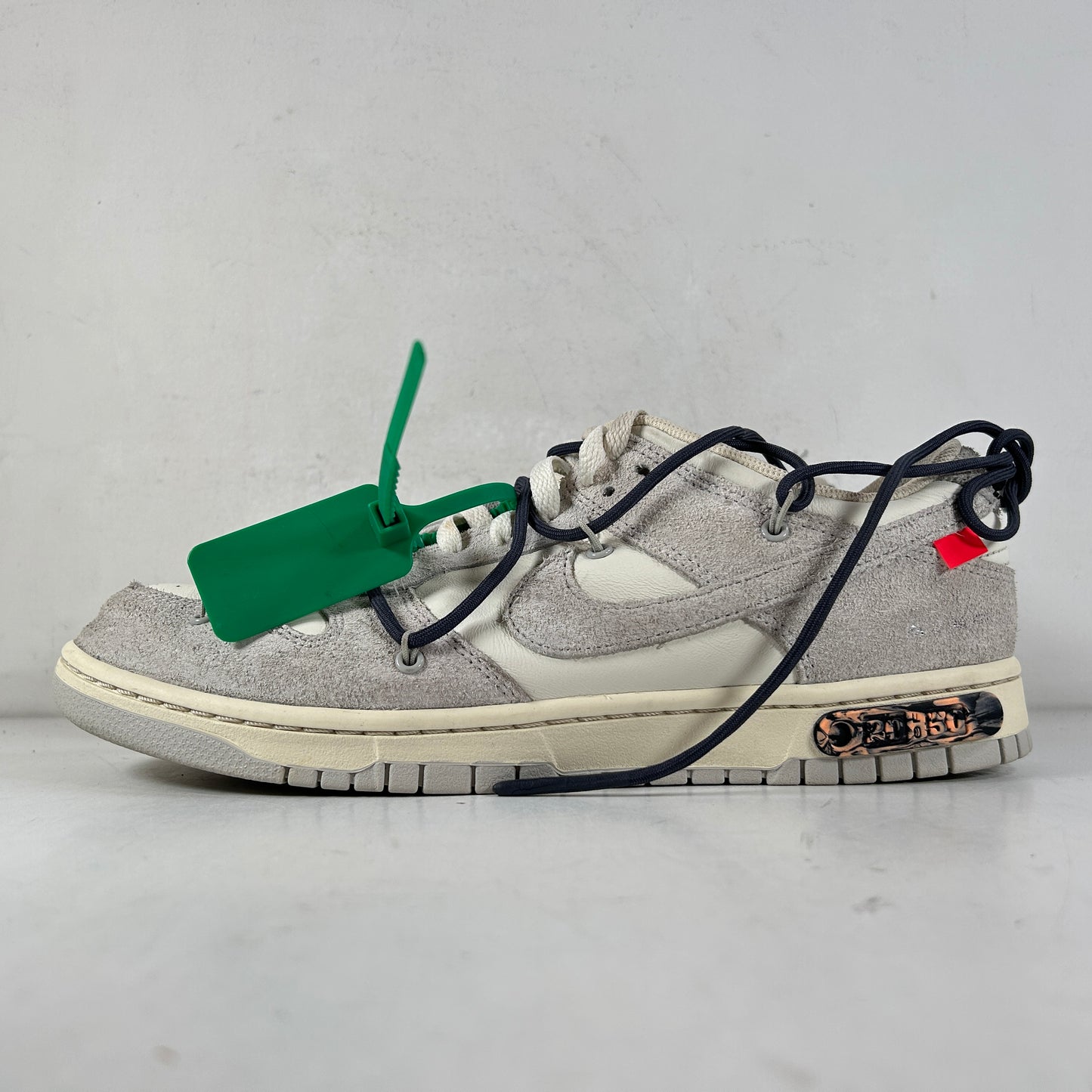 DJ0950 115 Nike Dunk Low Off-White Lot 20 [USED] - 11 M (Used)