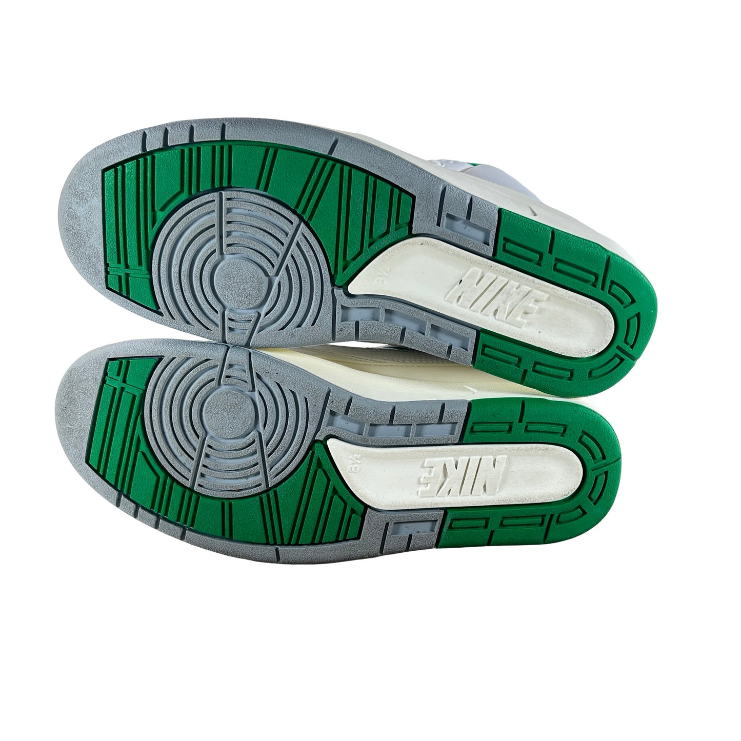 DR8884 103 Jordan 2 Retro Lucky Green - 8.5 M (Used) (No Box)