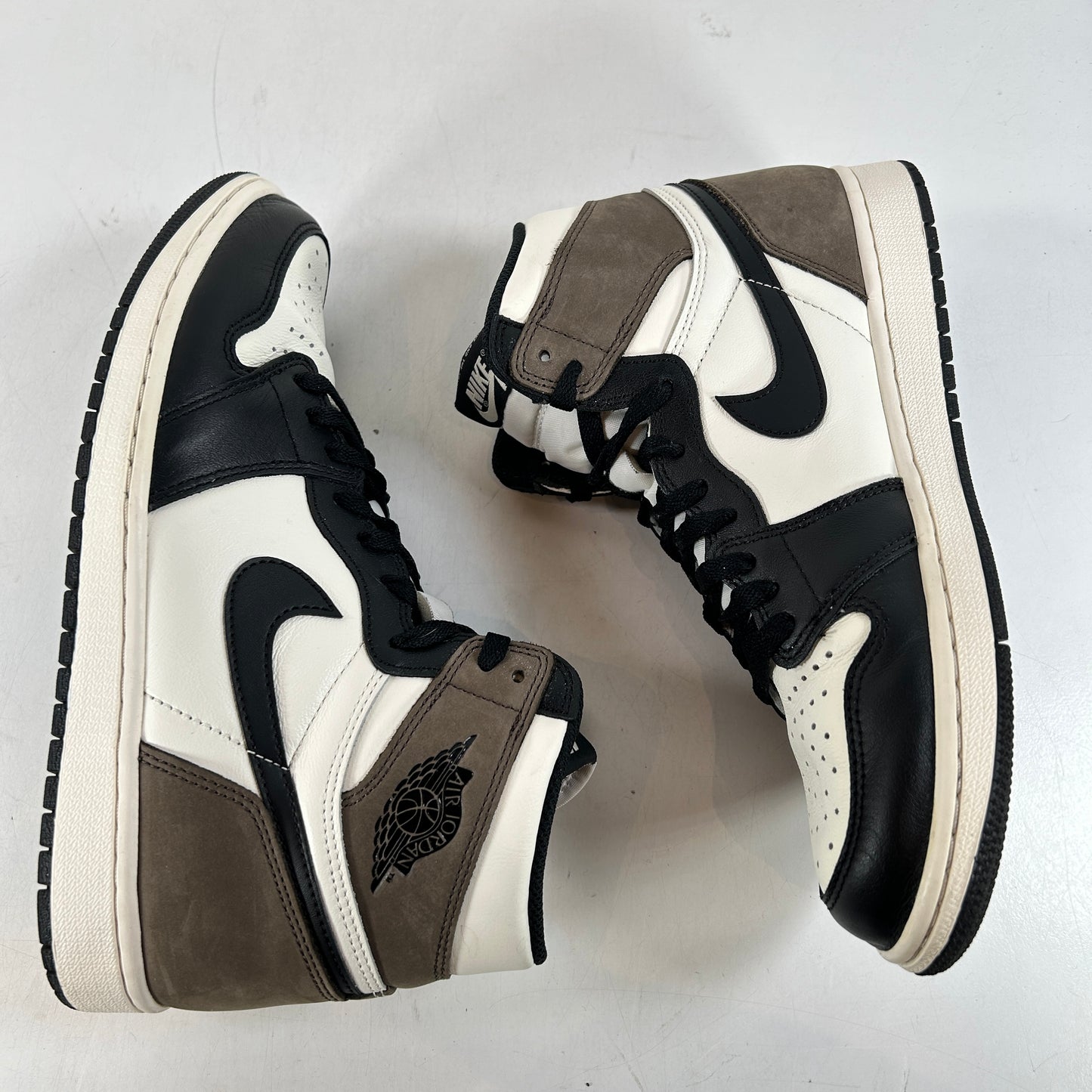 555088 105 Jordan 1 Mocha [USED] - 10 M (Used)