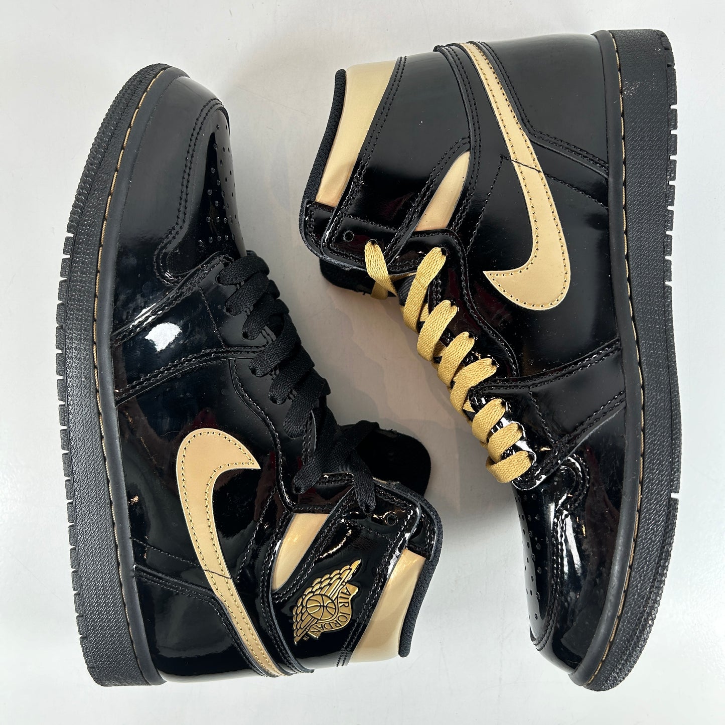 555088 032 Jordan 1 Black/Gold [USED] - 9 M (Used) (No Box)