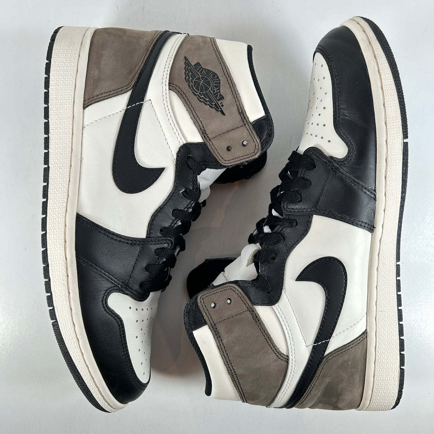 555088 105 Jordan 1 Mocha [USED] - 11 M (Used2)