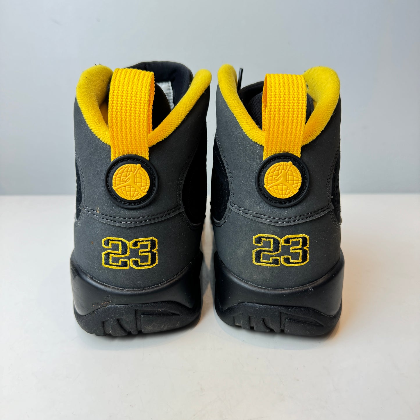 CT8019 070 Jordan 9 Retro Dark Charcoal University Gold [USED] - 10 M (Used)