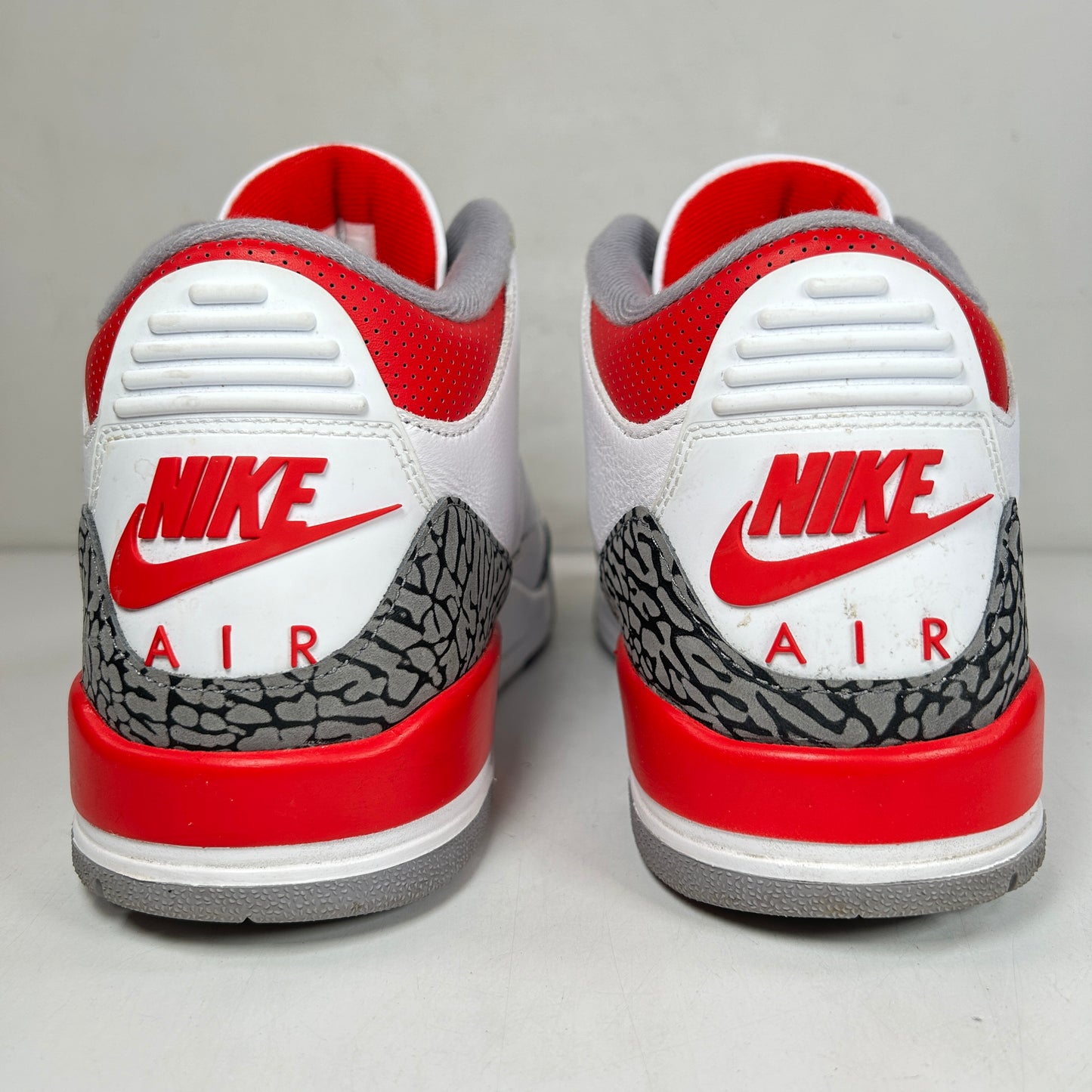 DN3707 160 Jordan 3 Retro Fire Red (2022) [USED] - 11.5 M (Used)